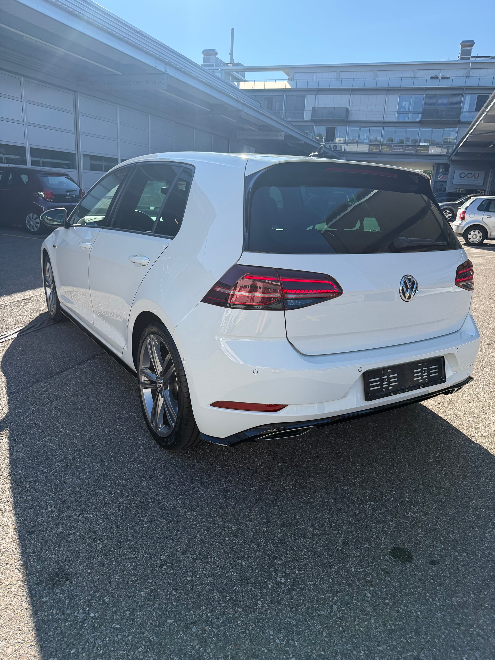 VW Golf 1.5 TSI DSG R-Line-image-2