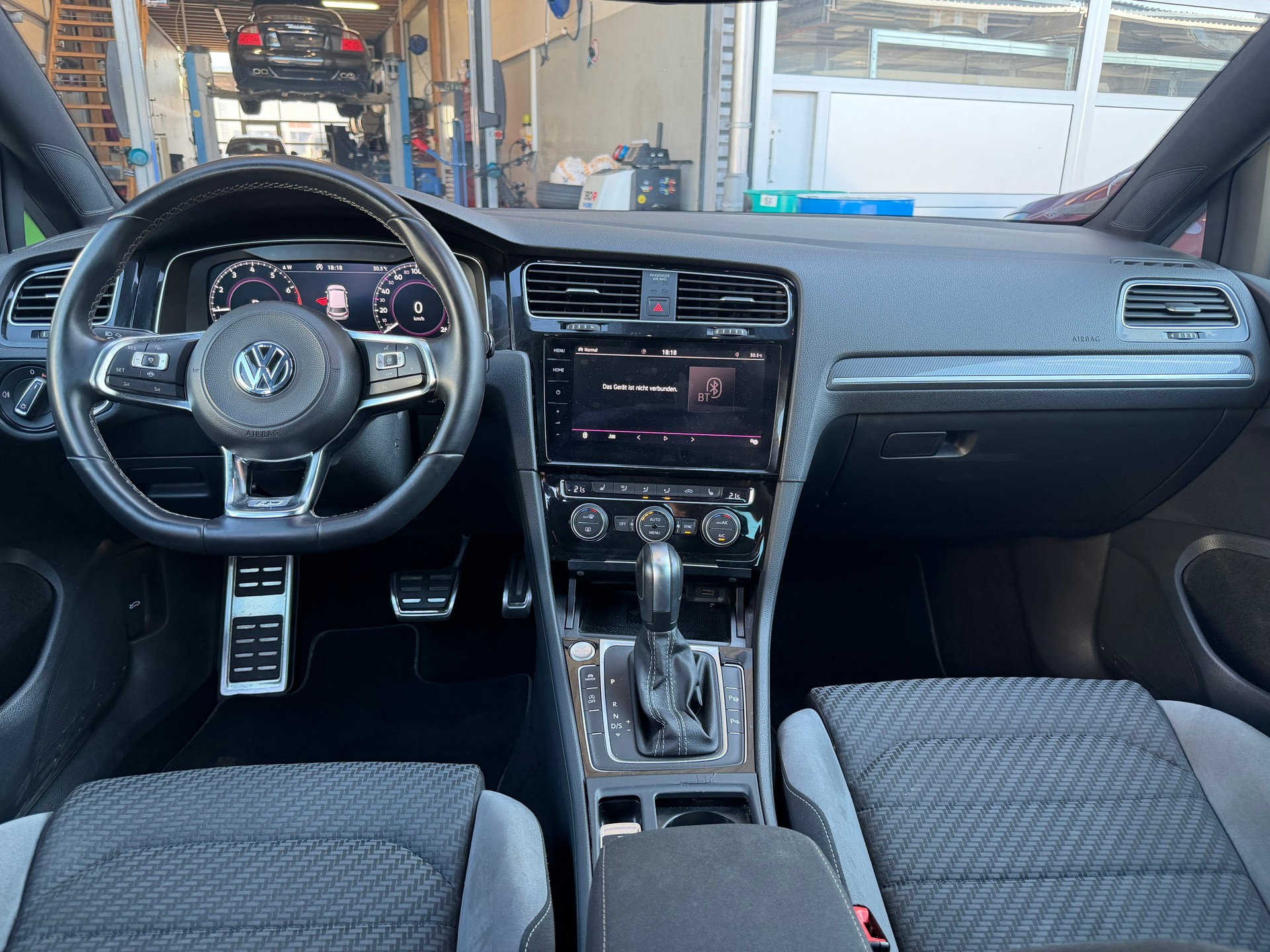 VW Golf 1.5 TSI DSG R-Line-image-4