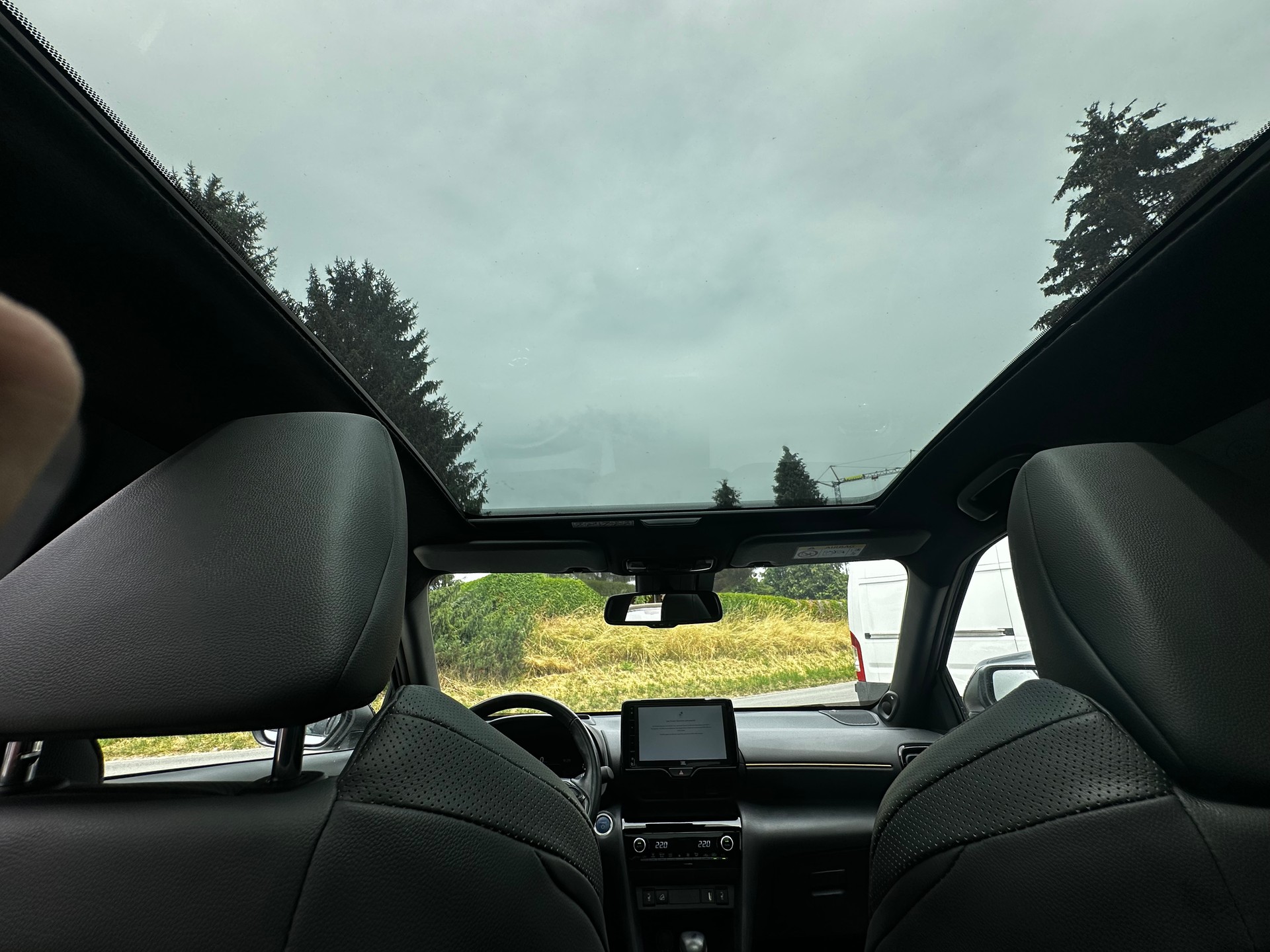 TOYOTA Yaris Cross 1.5 Premiere Edition e-CVT AWDi-image-6