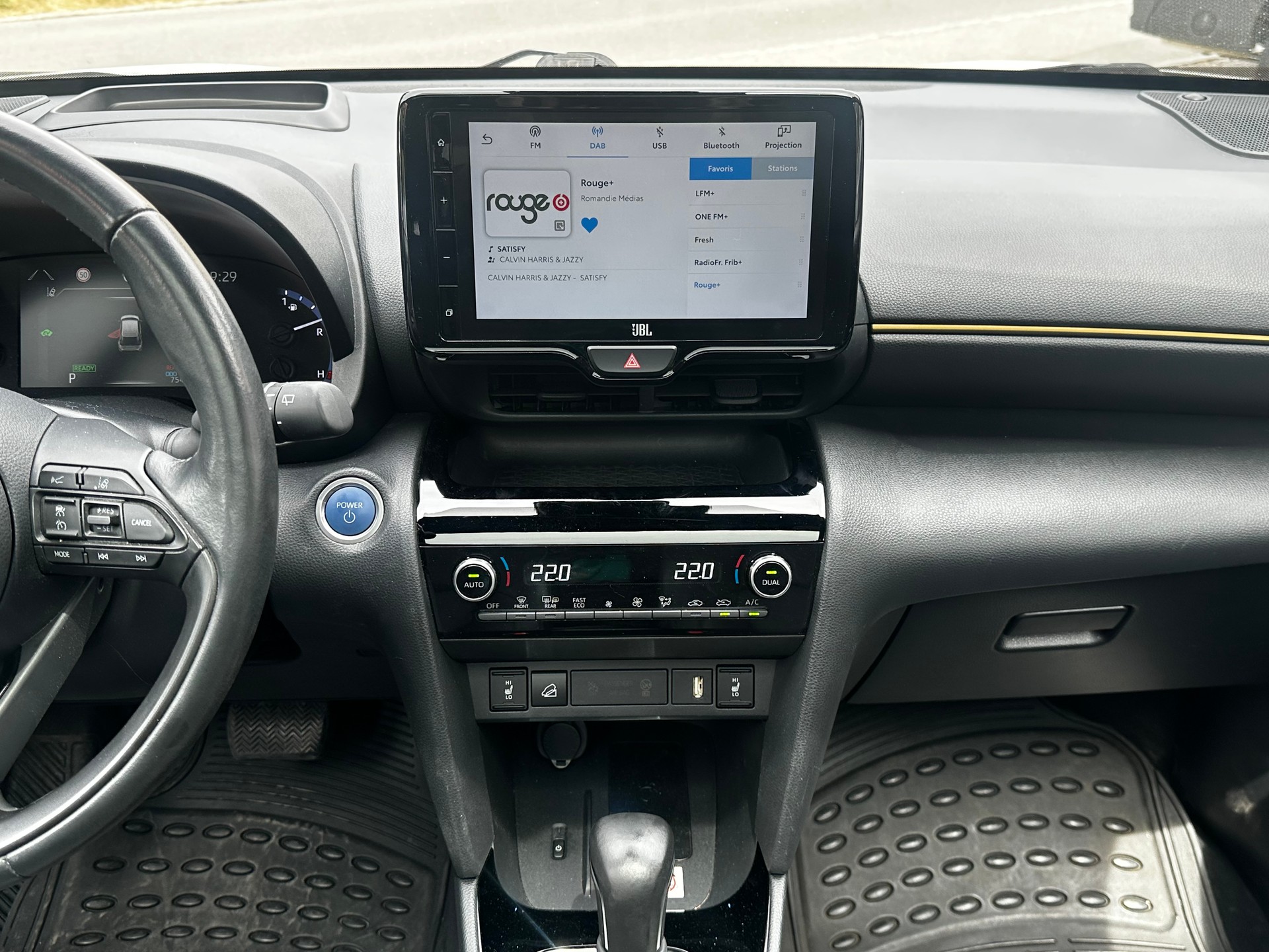 TOYOTA Yaris Cross 1.5 Premiere Edition e-CVT AWDi-image-11