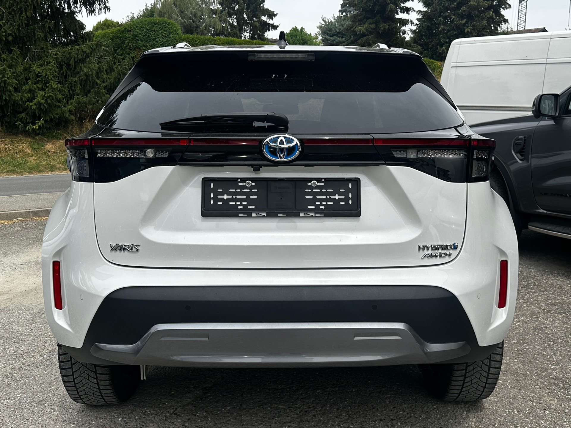 TOYOTA Yaris Cross 1.5 Premiere Edition e-CVT AWDi-image-3