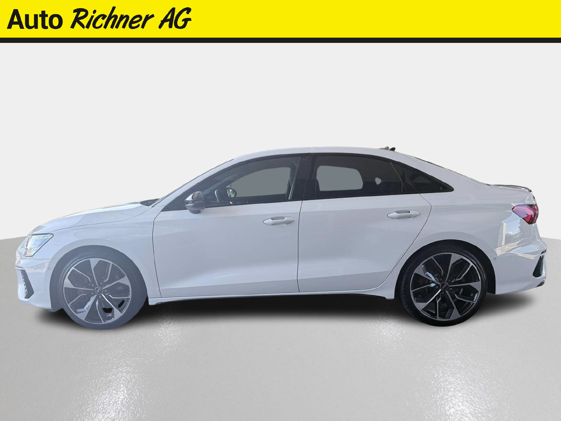 AUDI S3 Limousine 2.0 TFSI quattro S-Tronic-image-2