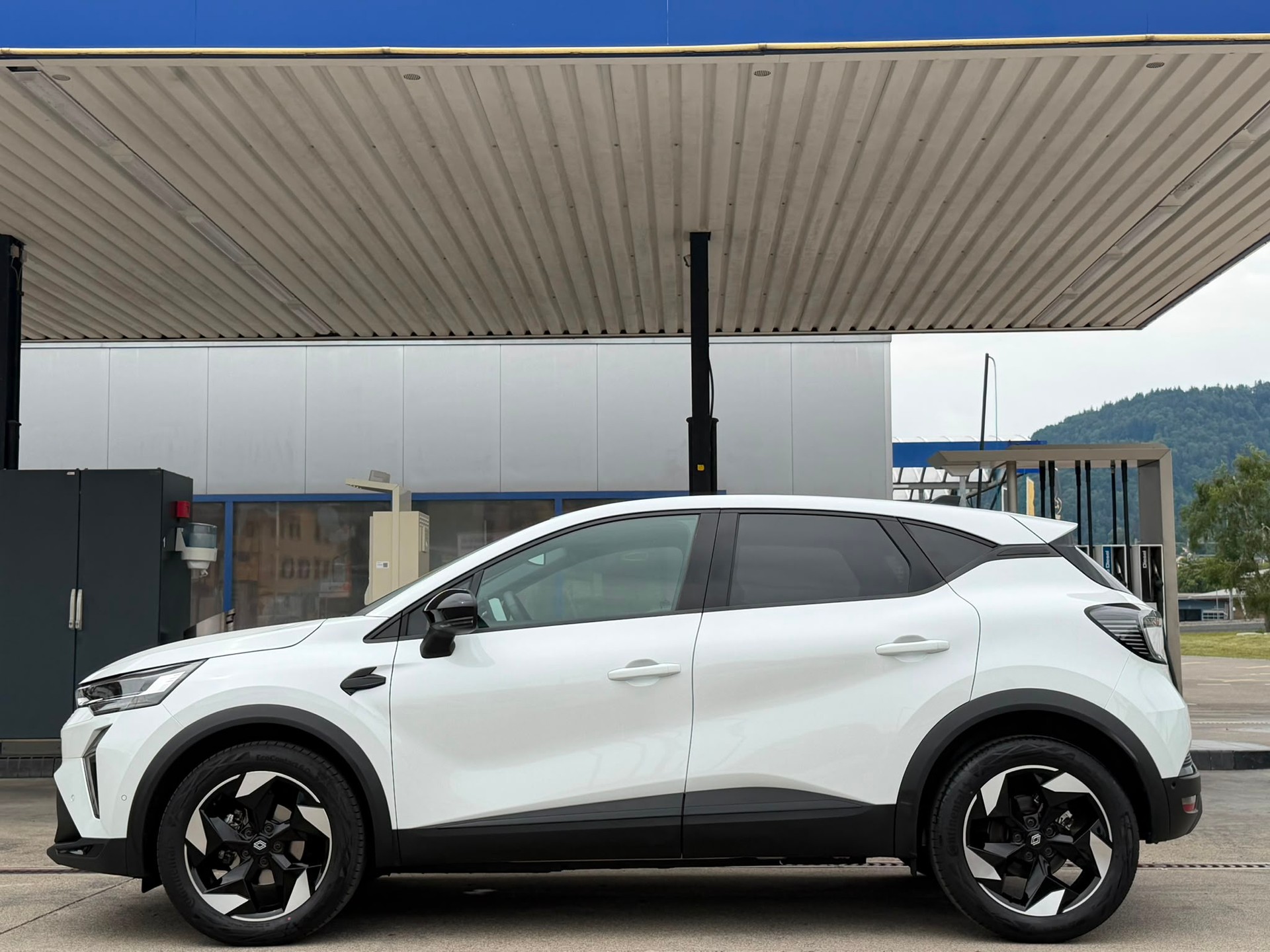 RENAULT Captur 1.3 TCe Techno EDC *Neustes Modell**Neuwertiger Zustand**Top Ausstattung**Renault Werksgarantie*-image-3