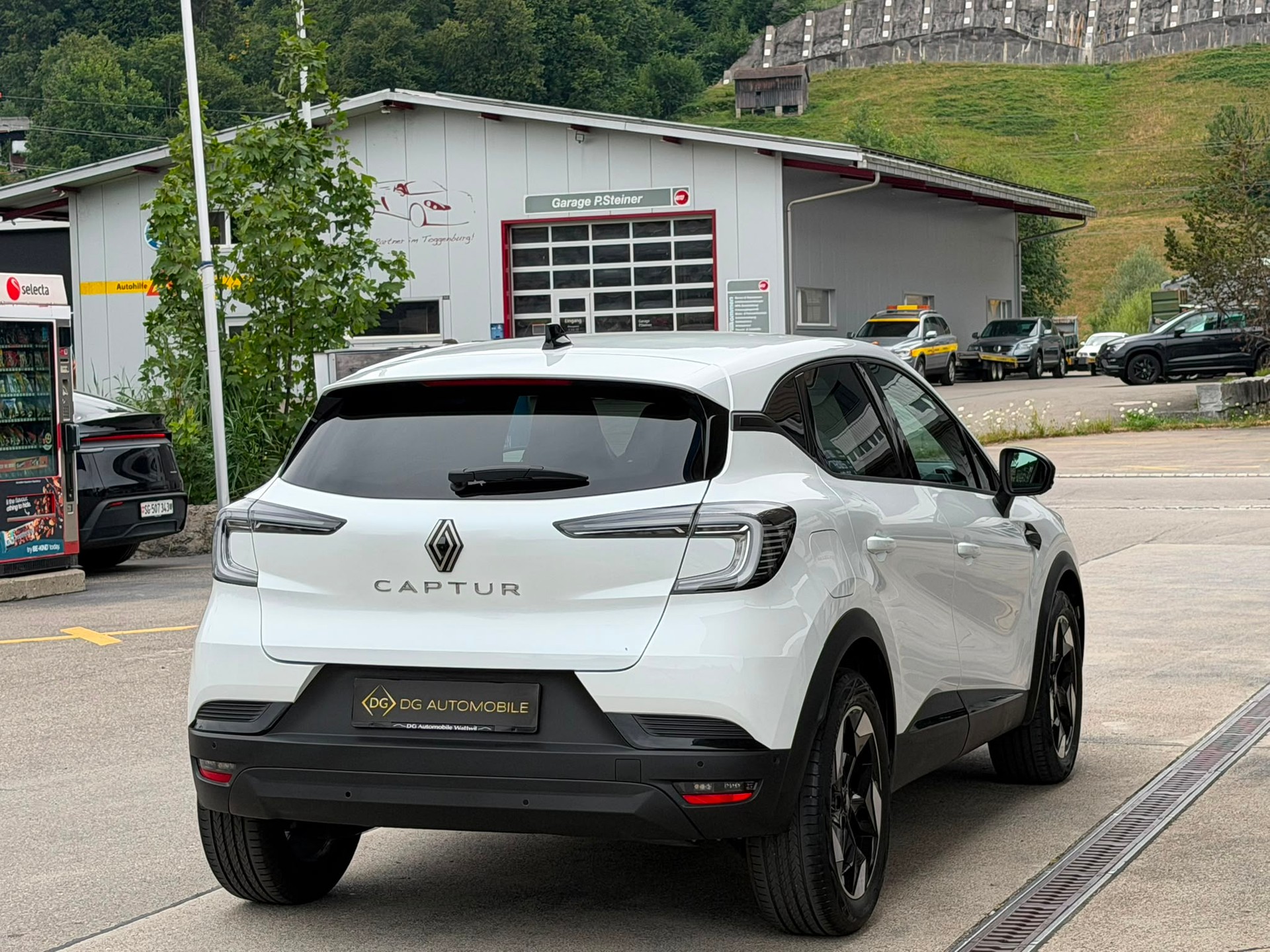 RENAULT Captur 1.3 TCe Techno EDC *Neustes Modell**Neuwertiger Zustand**Top Ausstattung**Renault Werksgarantie*-image-5