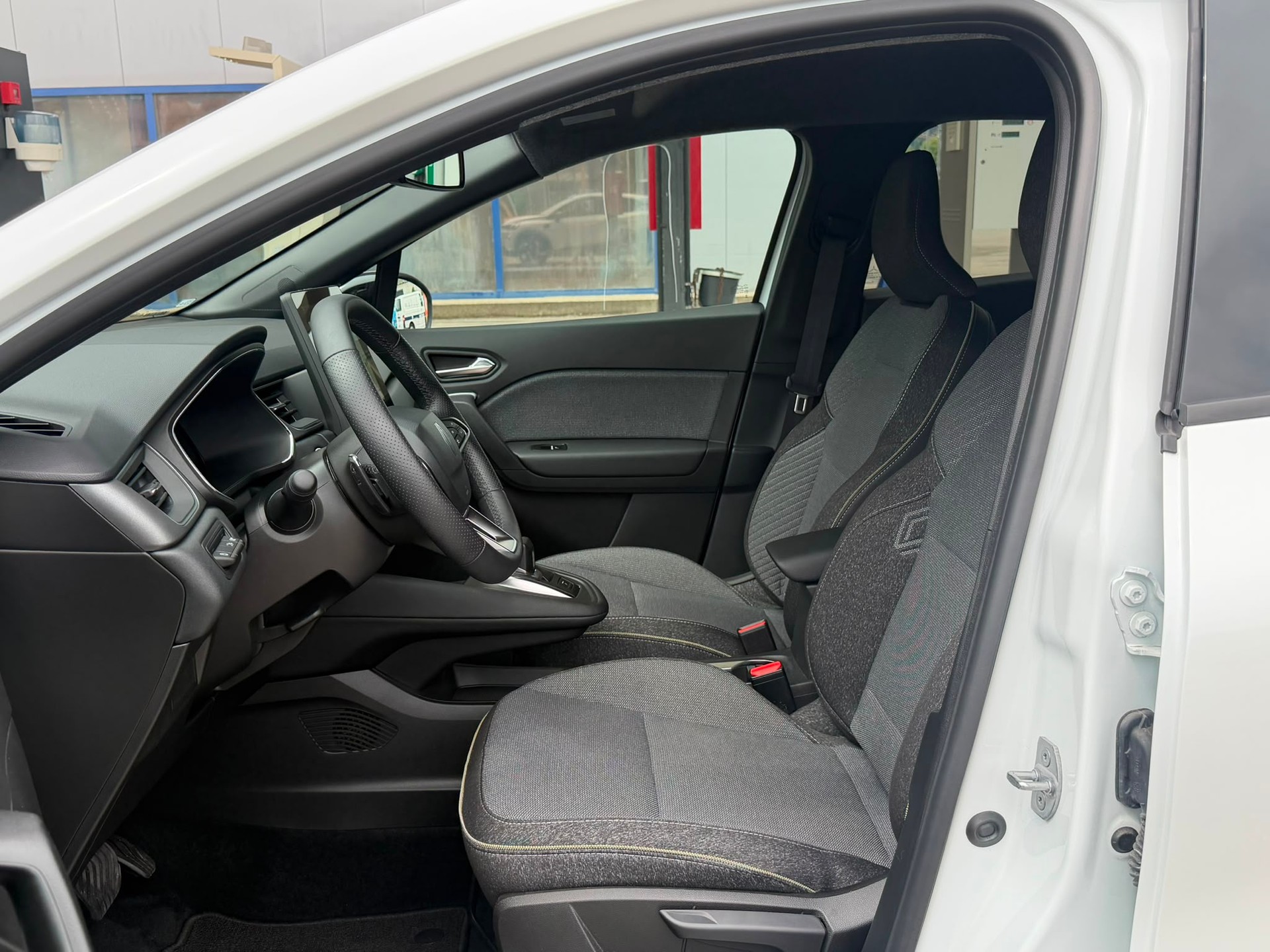 RENAULT Captur 1.3 TCe Techno EDC *Neustes Modell**Neuwertiger Zustand**Top Ausstattung**Renault Werksgarantie*-image-7
