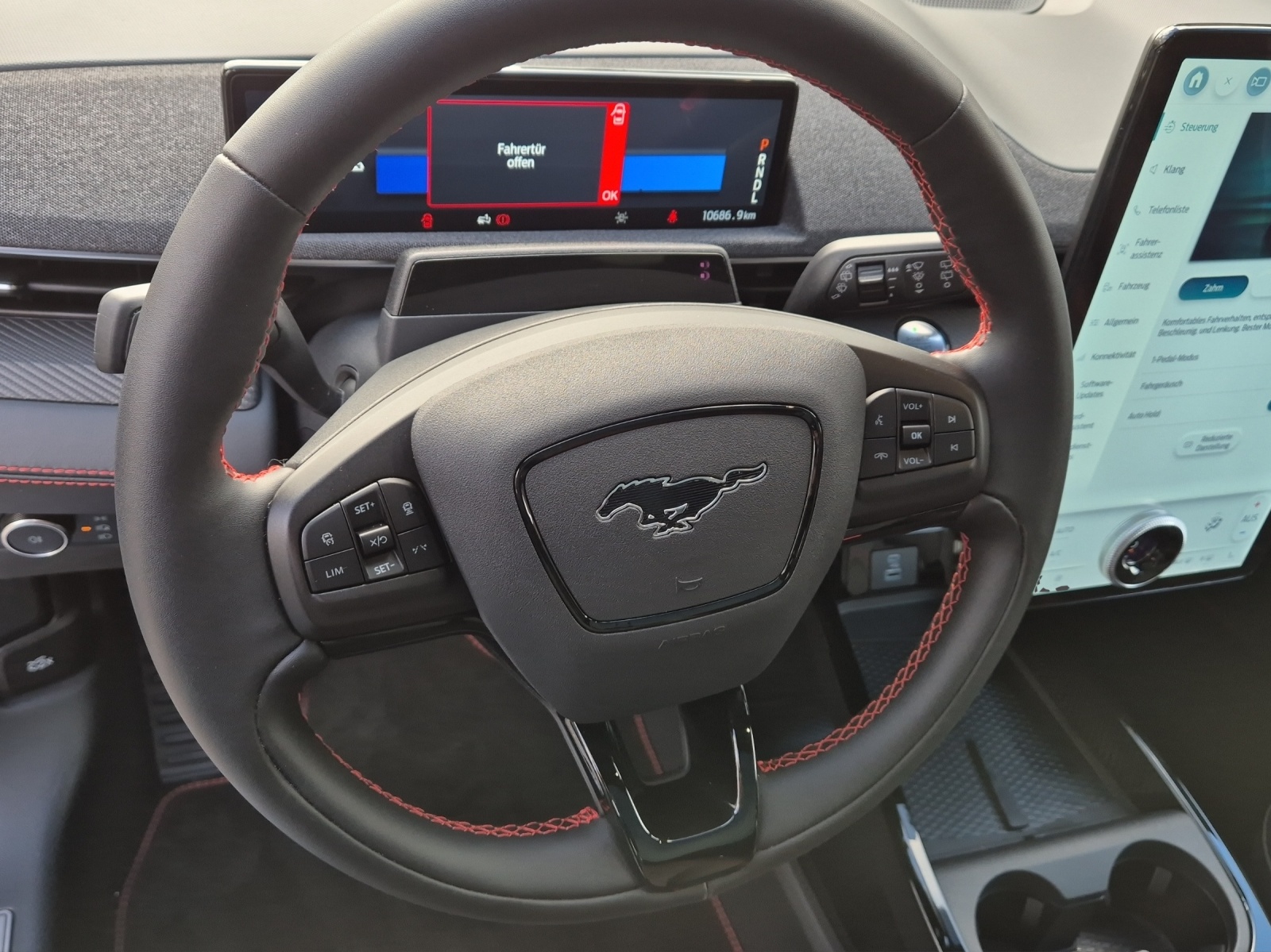 FORD Mustang MACH-E Premium AWD 88 kWh-image-9
