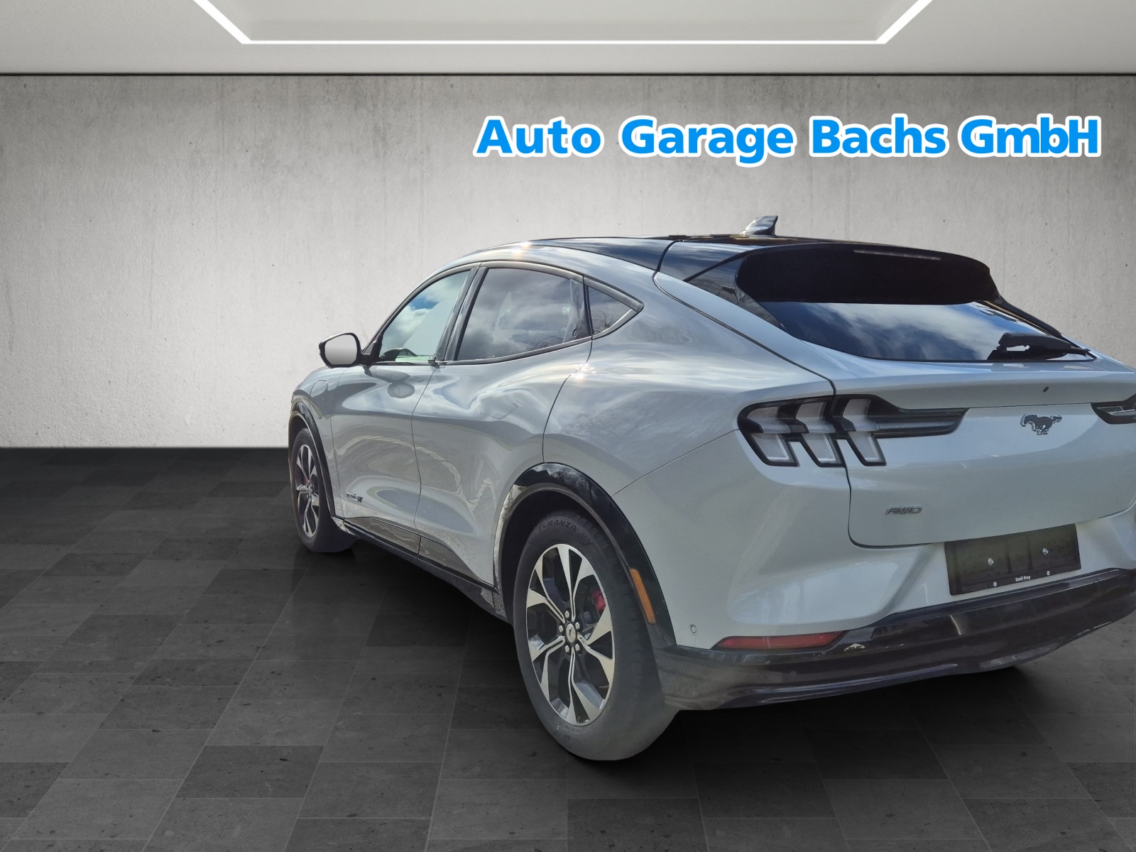 FORD Mustang MACH-E Premium AWD 88 kWh-showroom-element-2