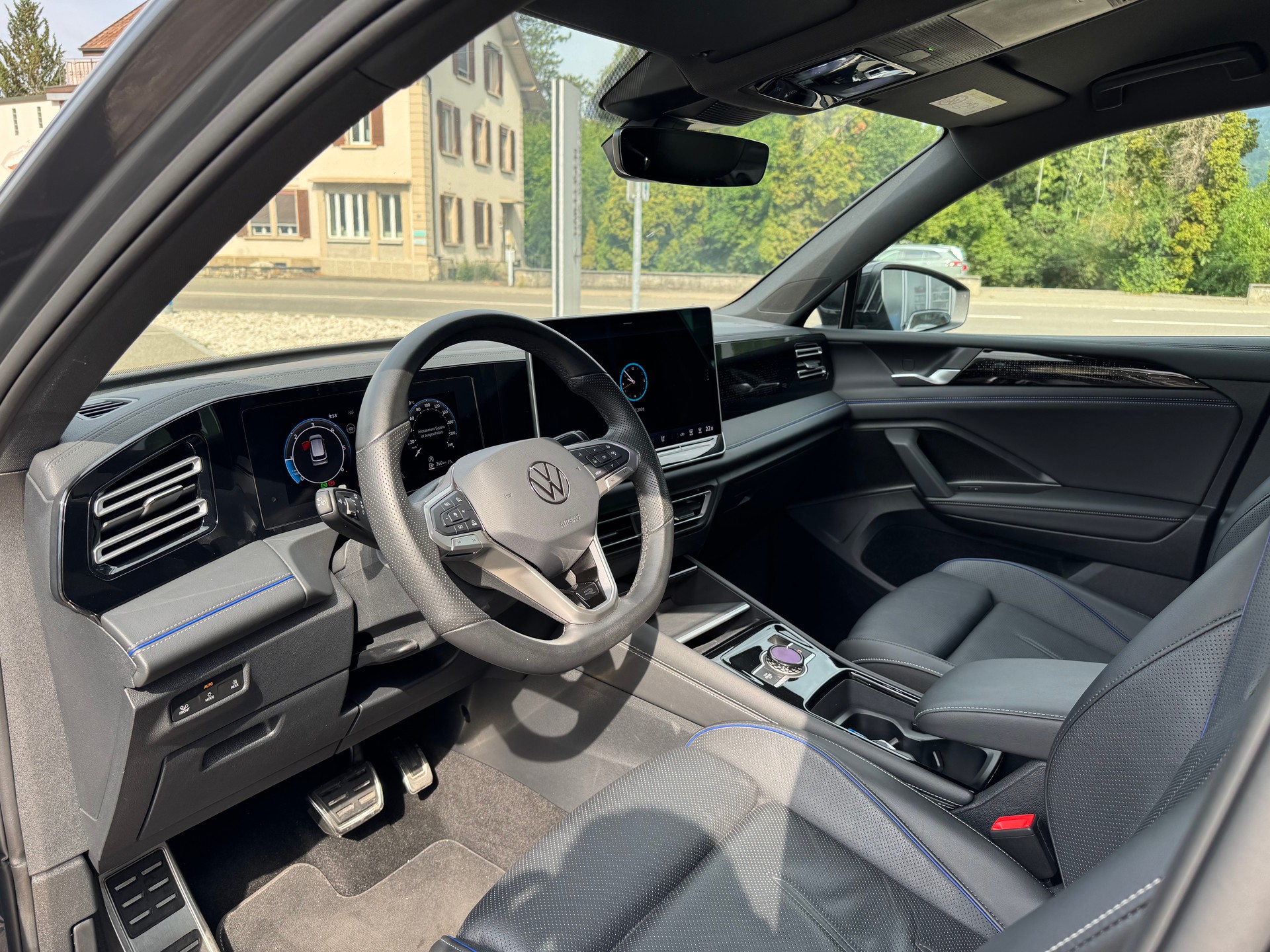 VW Tiguan 2.0 TDI SCR R-Line 4Motion DSG-image-8