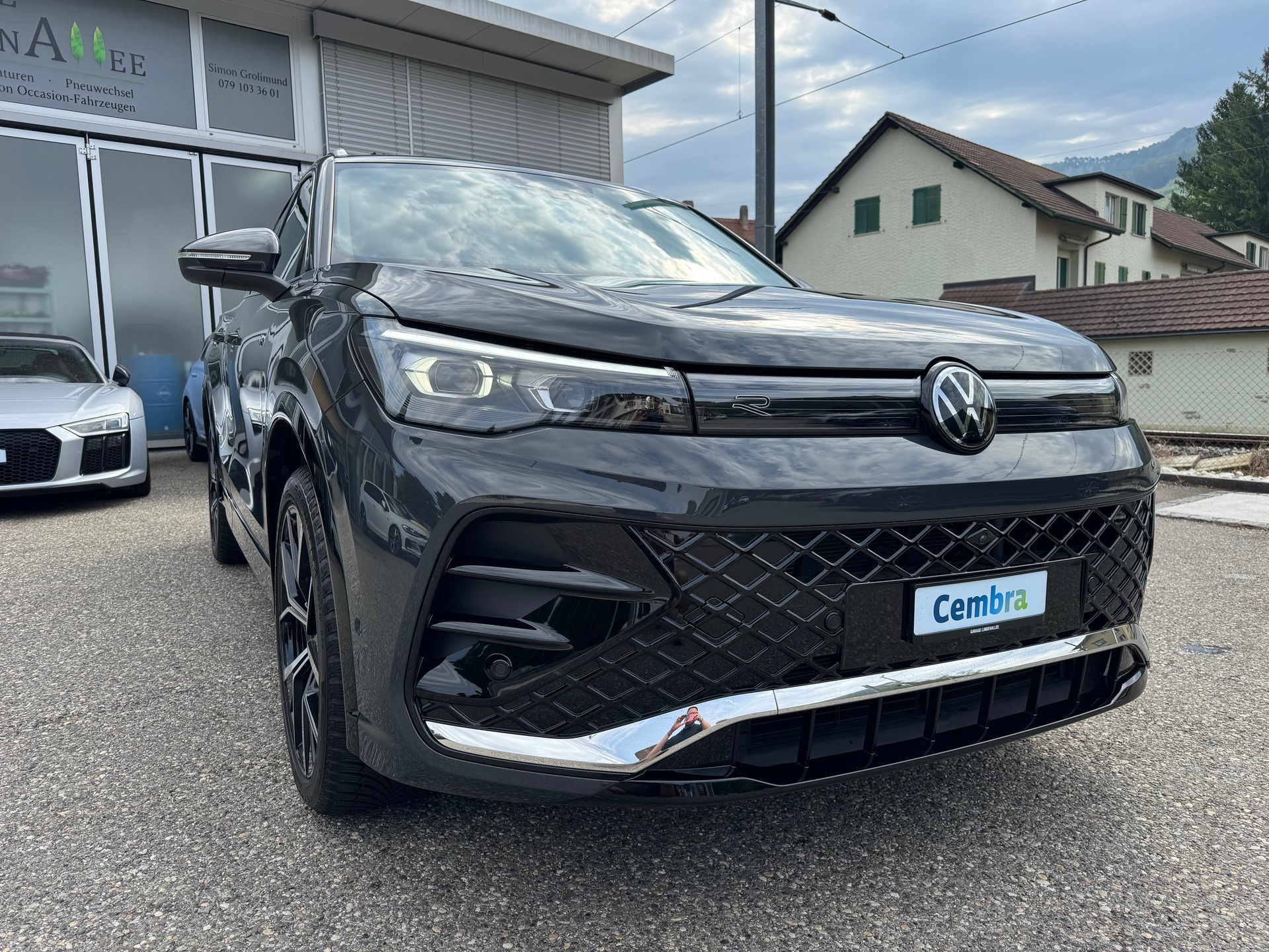 VW Tiguan 2.0 TDI SCR R-Line 4Motion DSG-image-2