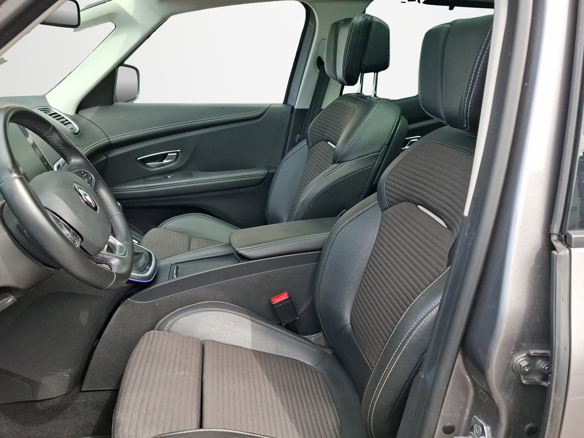RENAULT Scénic 1.2 16V Turbo Bose-image-12