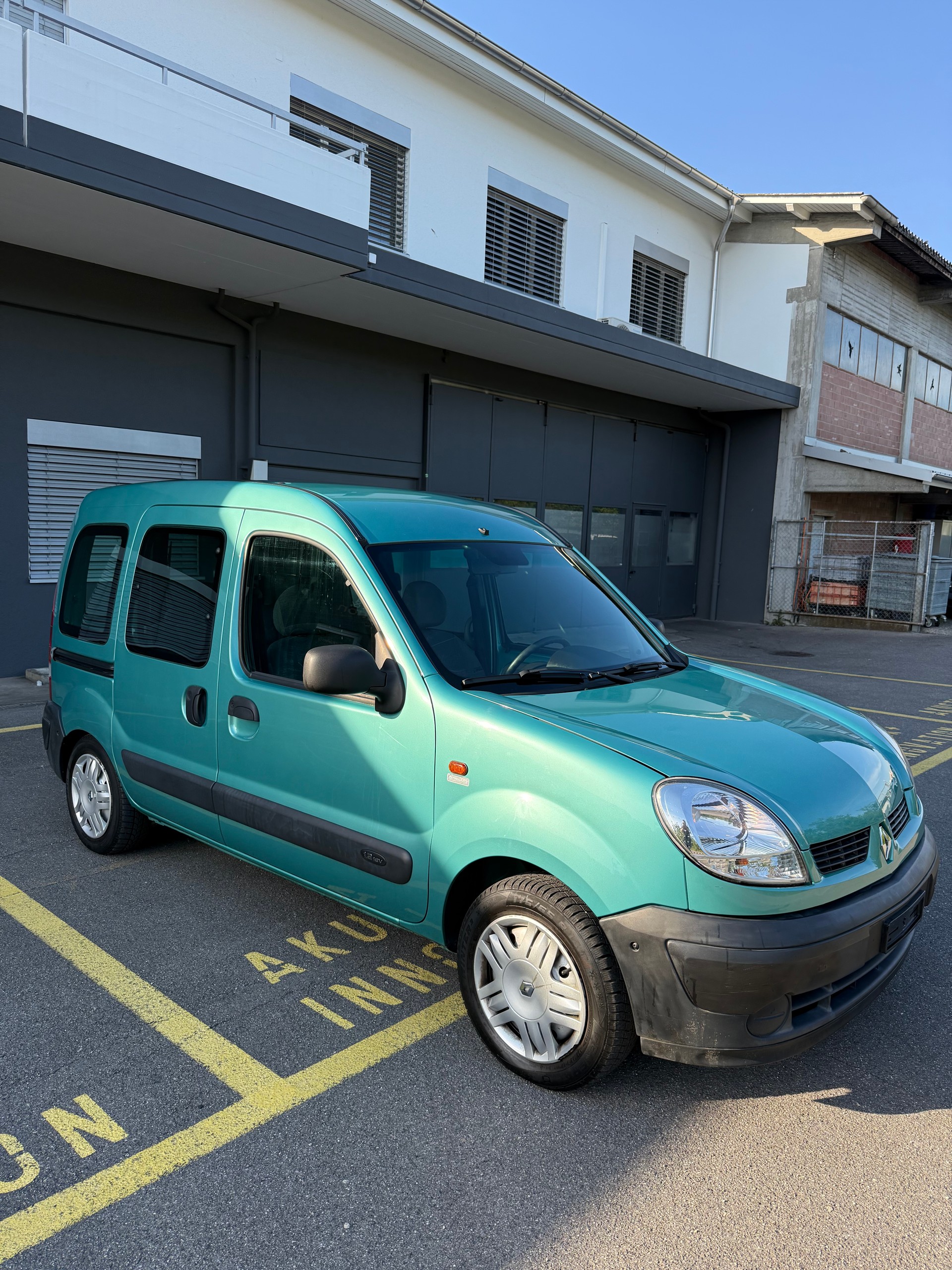 RENAULT Kangoo 1.2 16V Privilège-image-1
