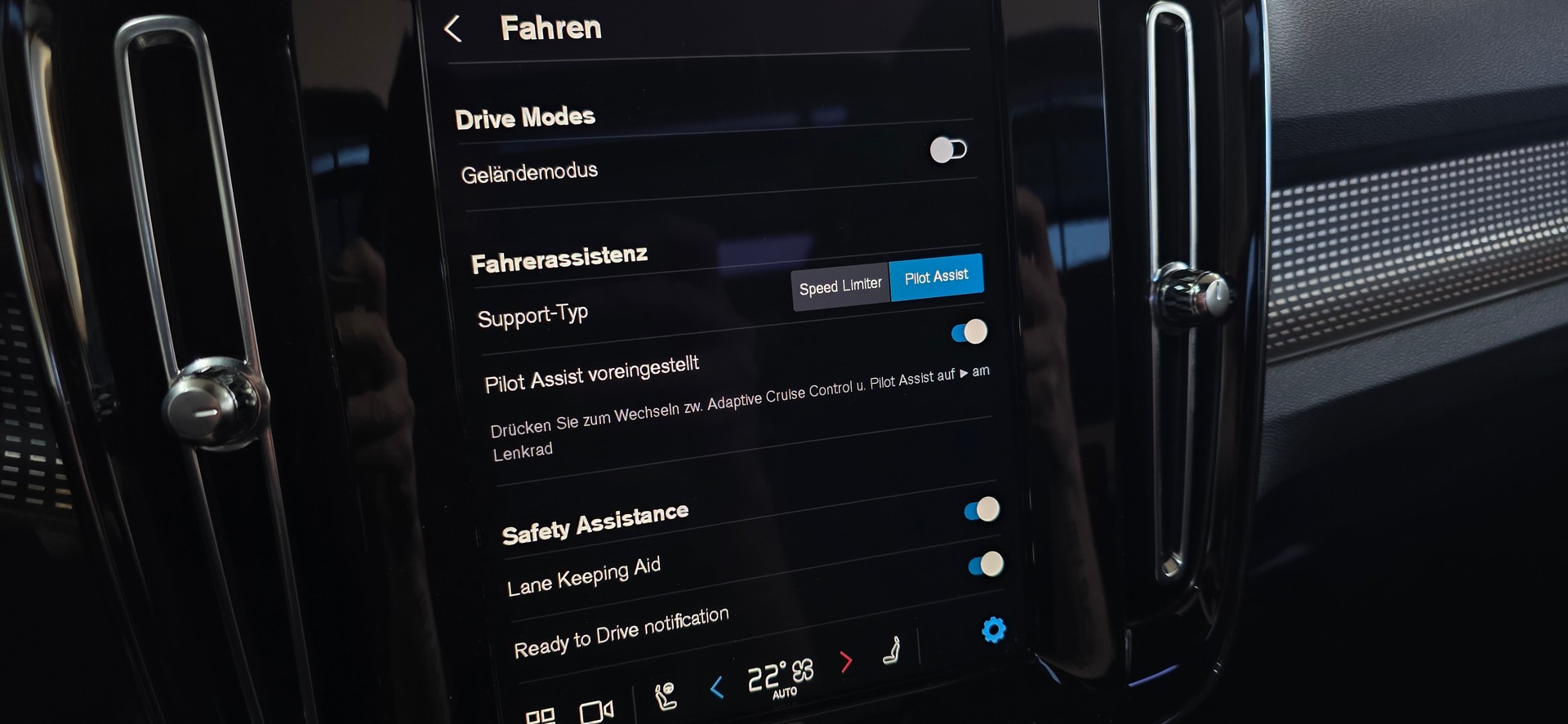 VOLVO XC40 B4 Benzin Mild Hybrid AWD Ultimate Dark DCT *360°Kamera*Lenkrad-&Sitzheizung*Harman/Kardon MIT AHK*-image-19