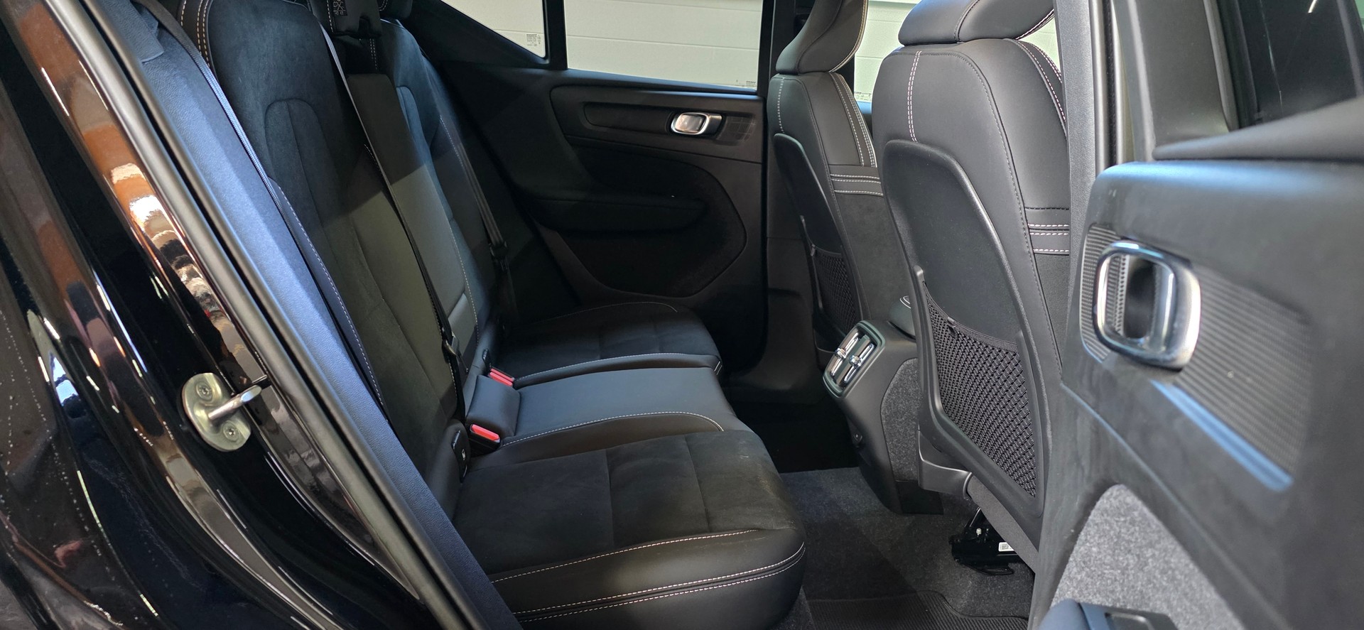 VOLVO XC40 B4 Benzin Mild Hybrid AWD Ultimate Dark DCT *360°Kamera*Lenkrad-&Sitzheizung*Harman/Kardon MIT AHK*-image-25