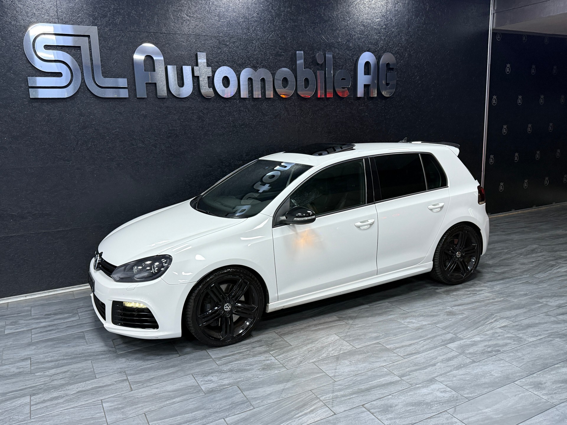VW Golf 2.0 TSI R Team 4Motion DSG-image-3