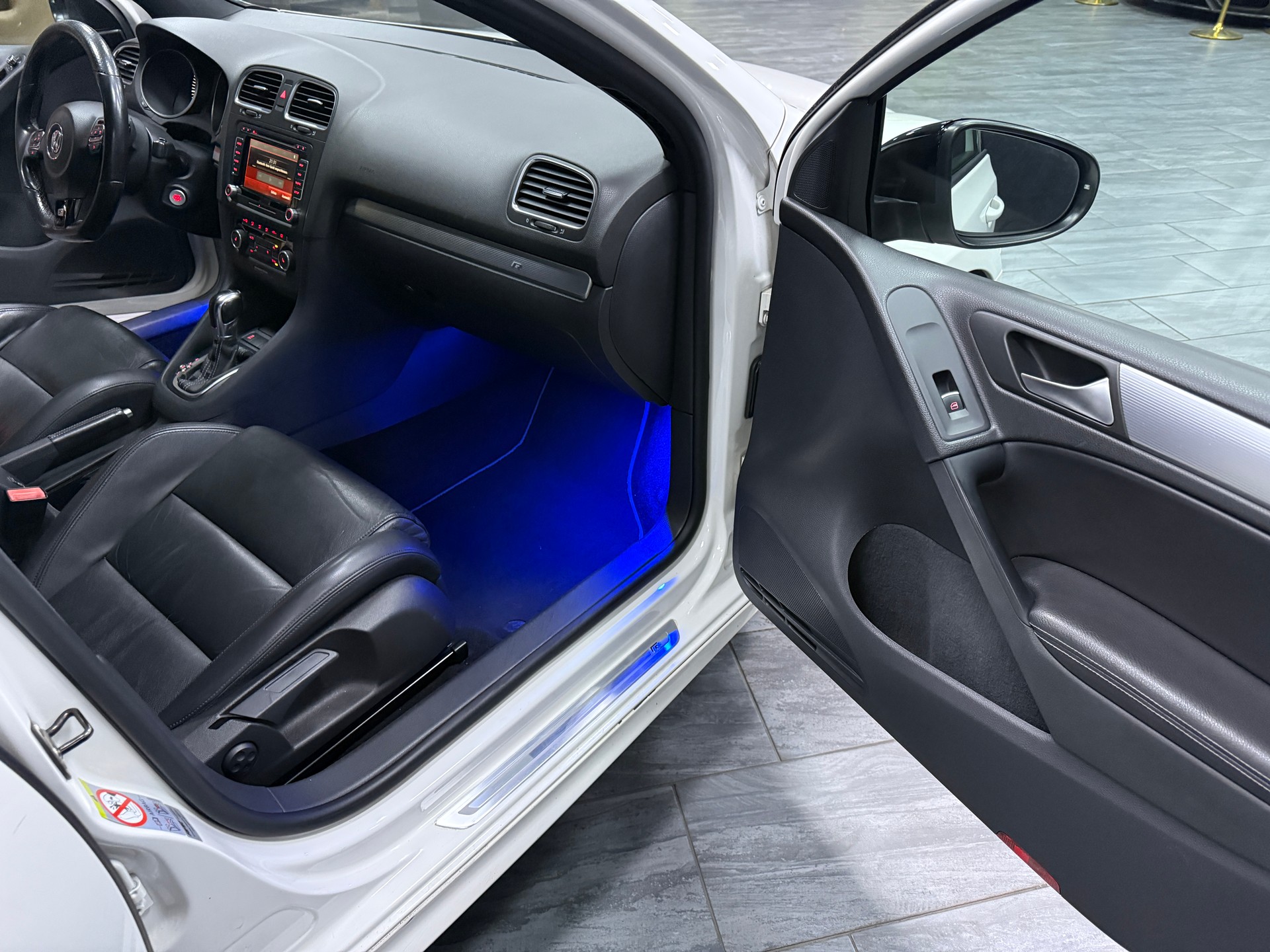 VW Golf 2.0 TSI R Team 4Motion DSG-image-15