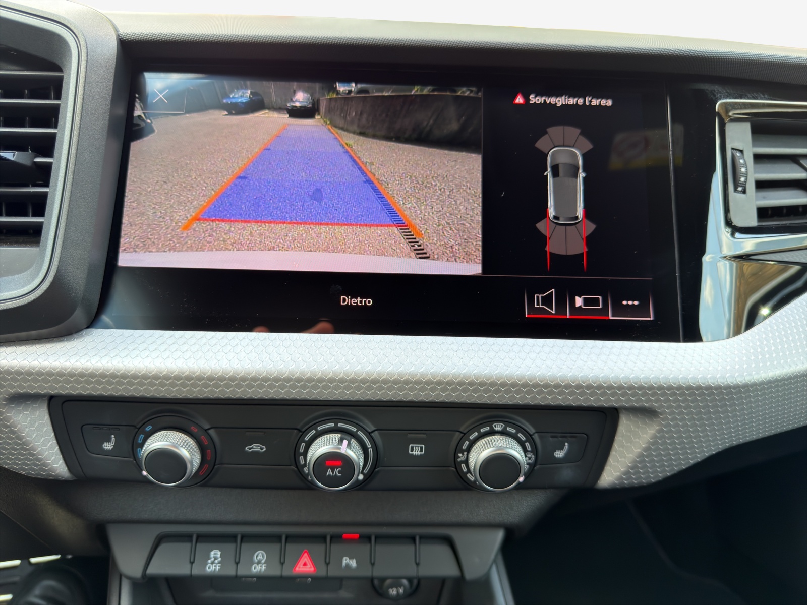 AUDI A1 allstreet 30 TFSI Attraction S-tronic-image-13