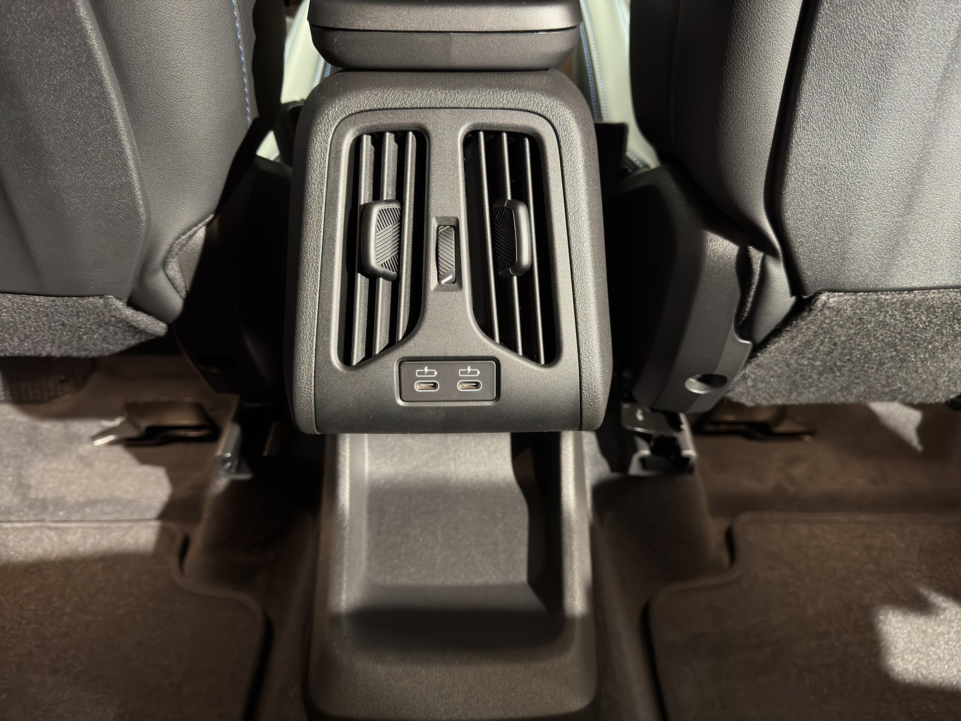 BMW X1 23i xDrive-image-9