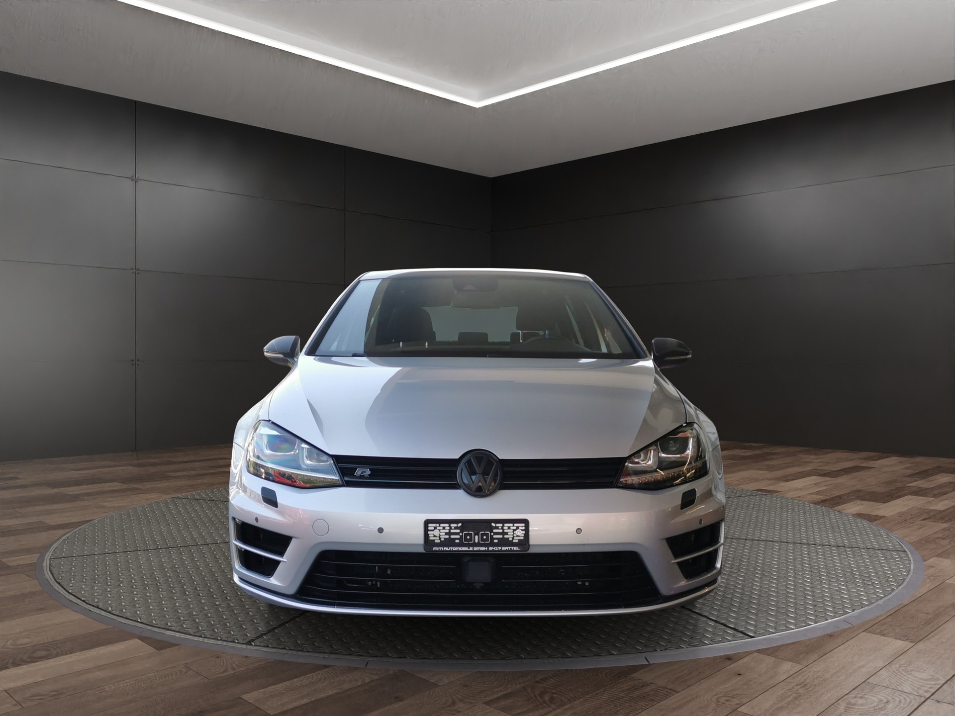 VW Golf 2.0 TSI R 4Motion DSG-showroom-element-2