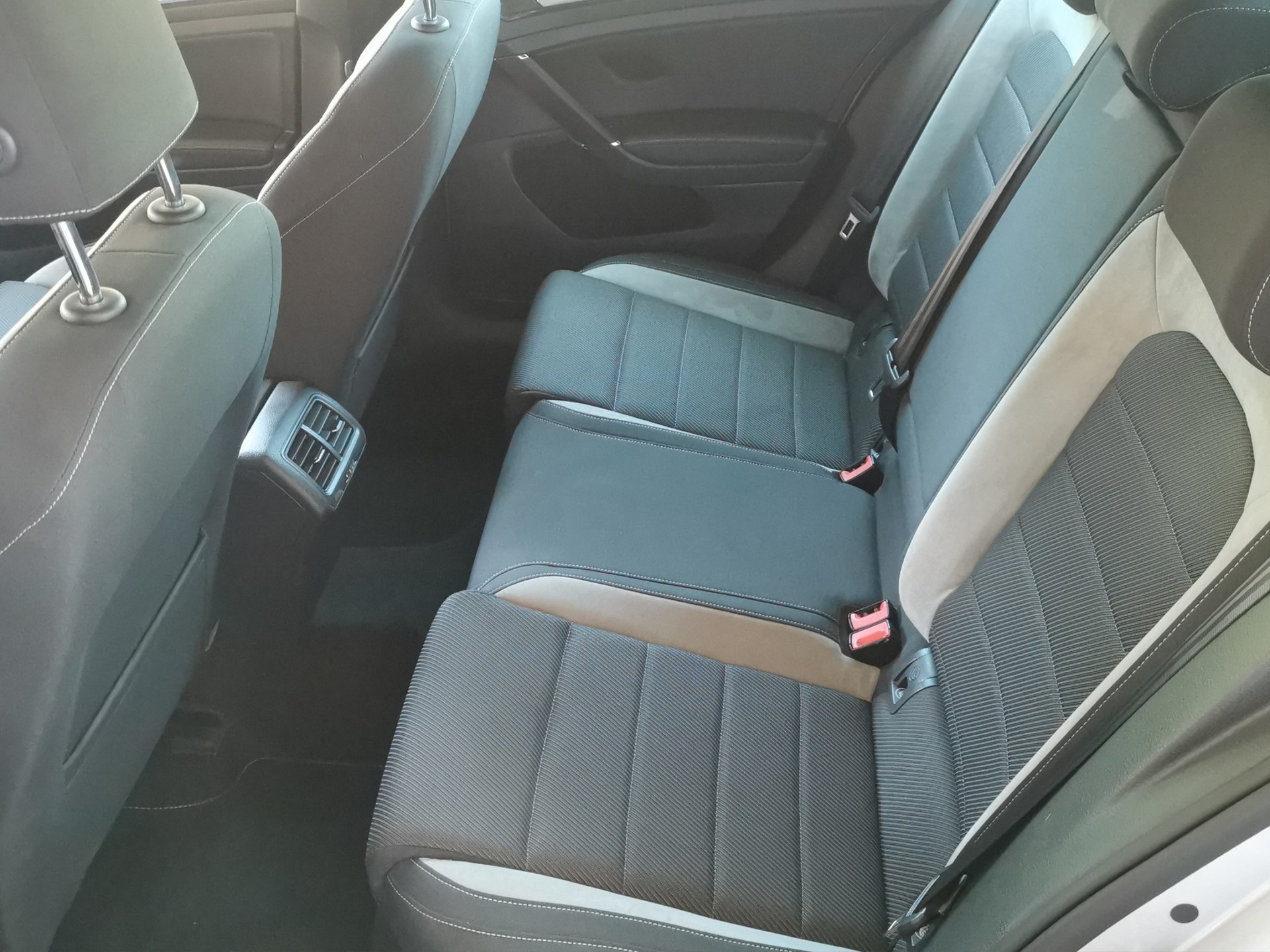 VW Golf 2.0 TSI R 4Motion DSG-image-12