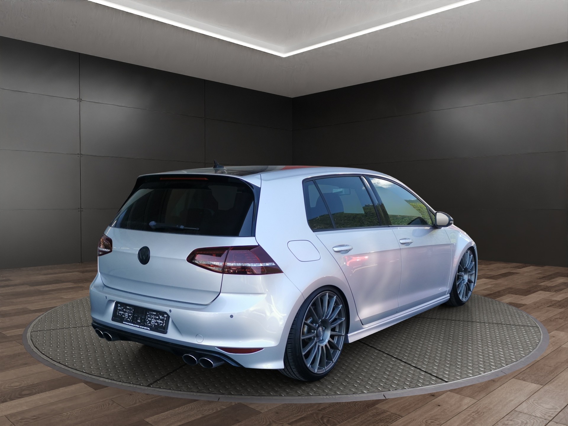 VW Golf 2.0 TSI R 4Motion DSG-image-5