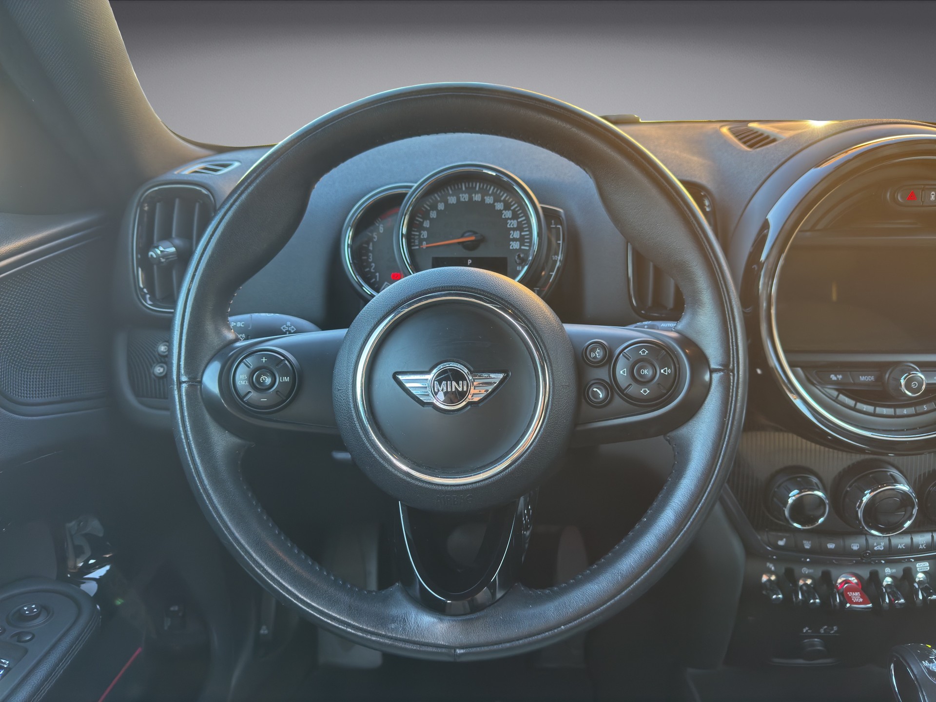 MINI Countryman F60 2.0i Cooper S ALL4-image-9