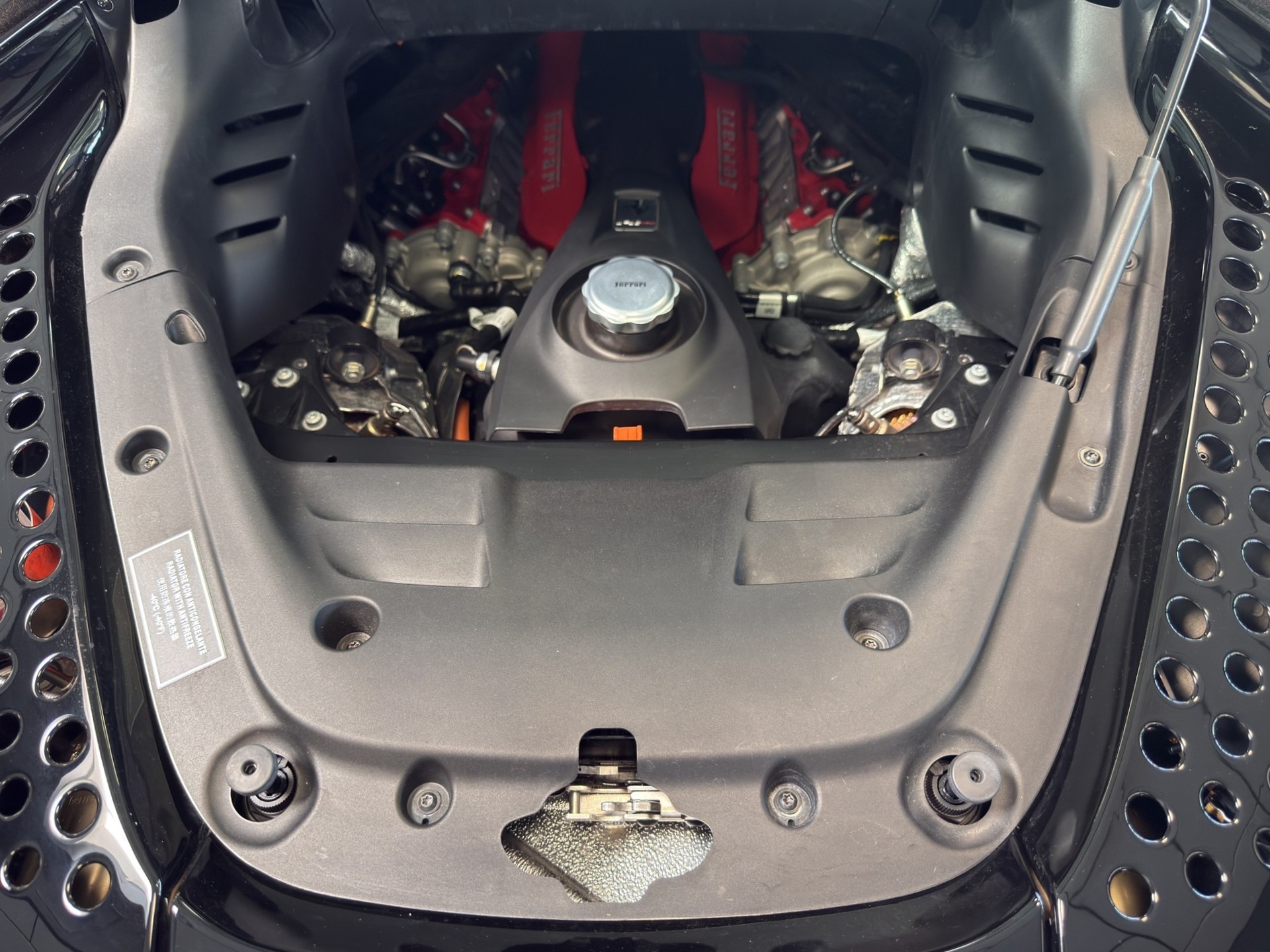 FERRARI SF90 Spider-image-8