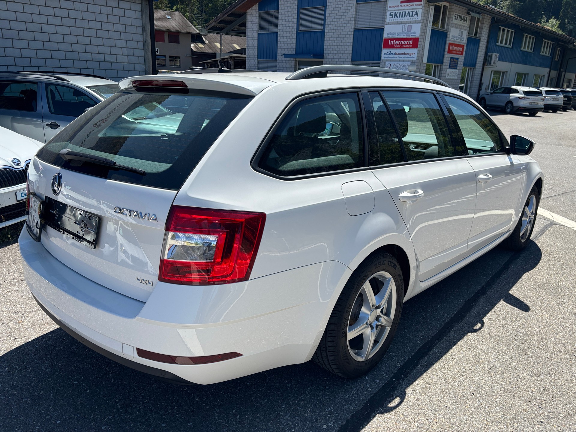 SKODA Octavia Combi 2.0 TDI Ambition 4x4 DSG-image-5