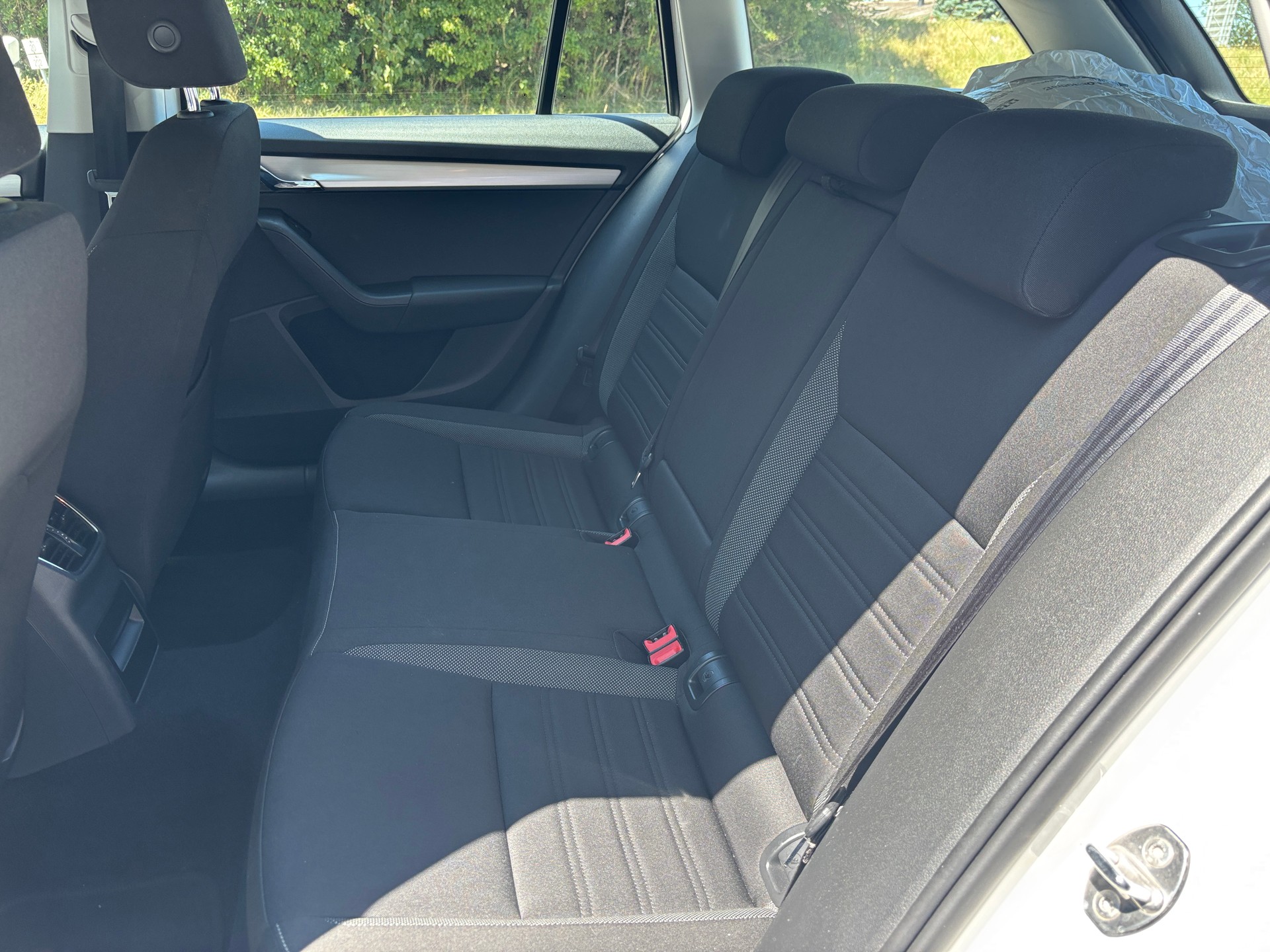 SKODA Octavia Combi 2.0 TDI Ambition 4x4 DSG-image-8