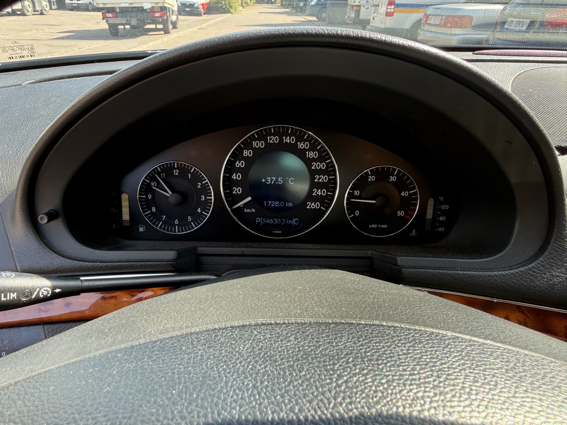 MERCEDES-BENZ E 320-image-11