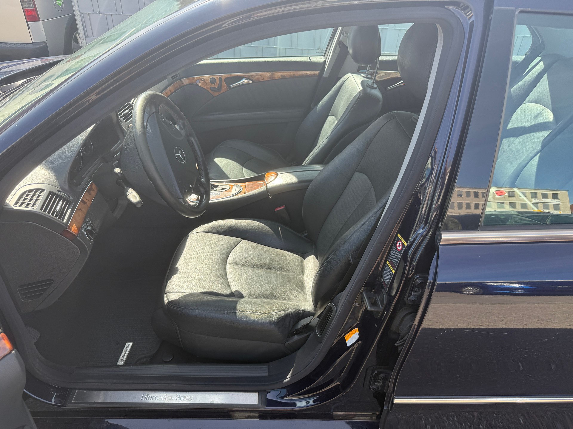 MERCEDES-BENZ E 320-image-7