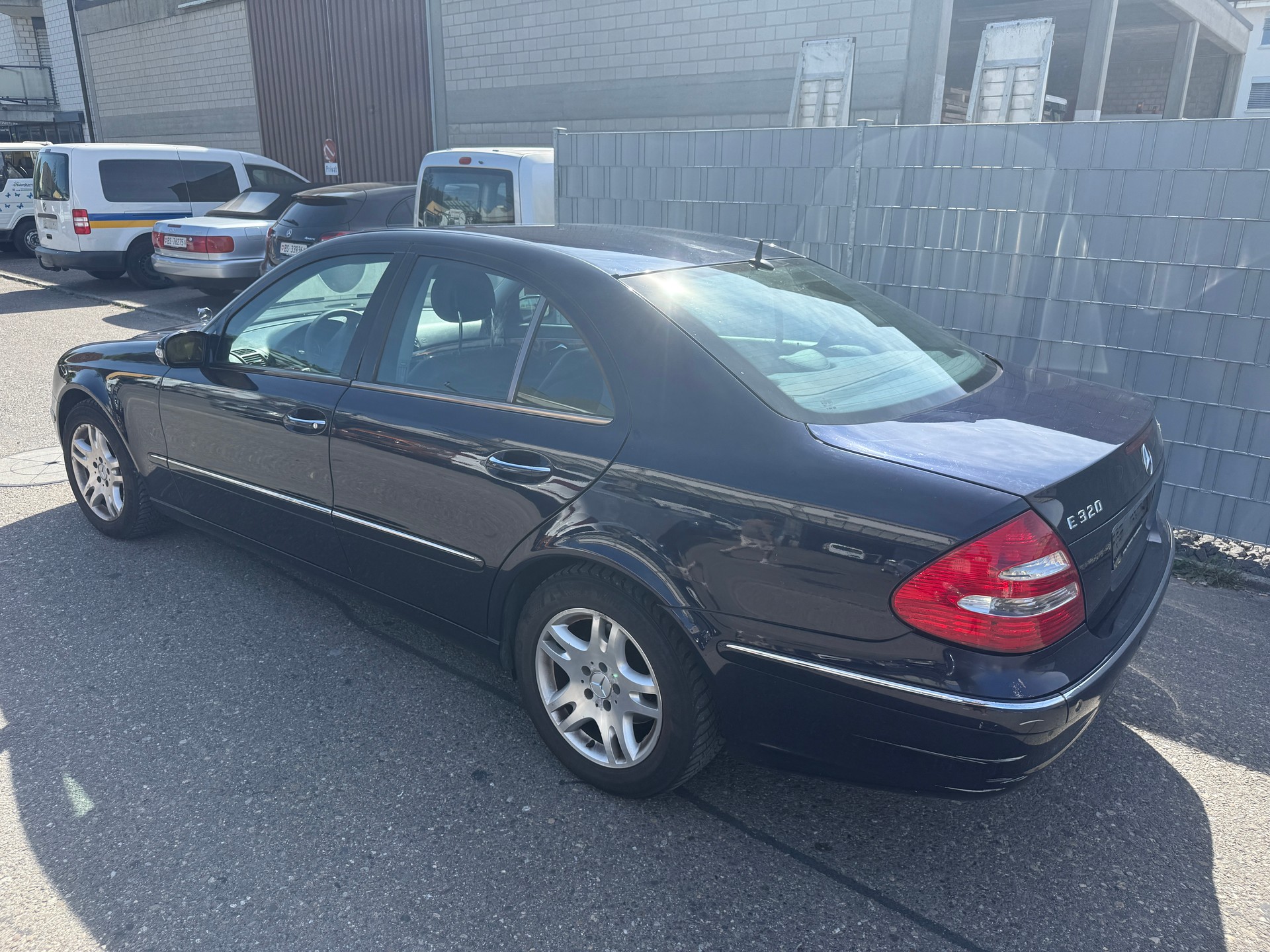 MERCEDES-BENZ E 320-image-3