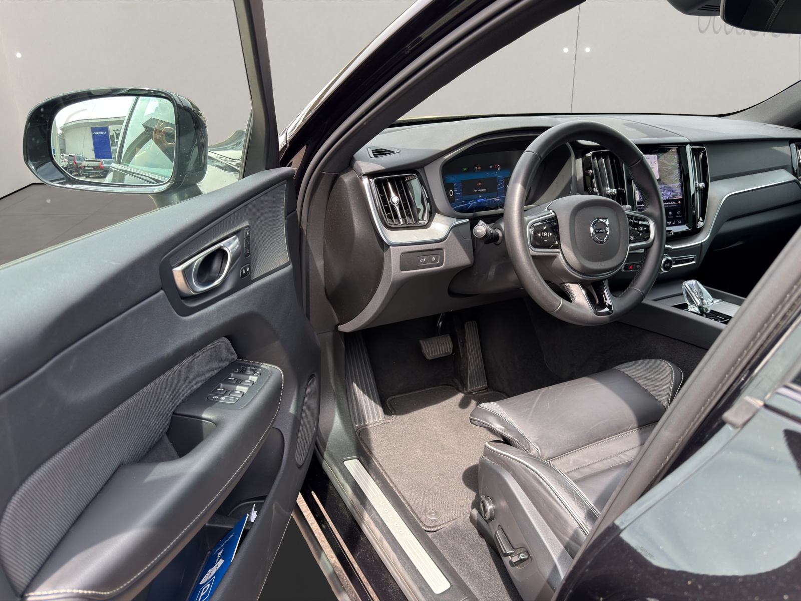 VOLVO XC60 2.0 T6 TE Plus Dark eAWD .-image-8
