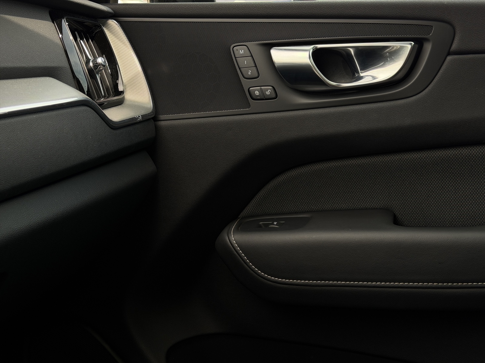 VOLVO XC60 2.0 T6 TE Plus Dark eAWD .-image-16