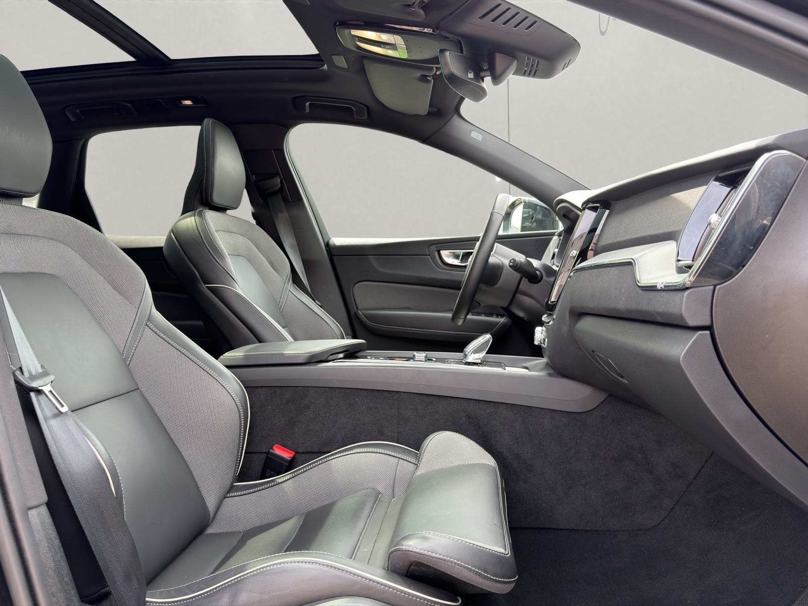 VOLVO XC60 2.0 T6 TE Plus Dark eAWD .-image-11