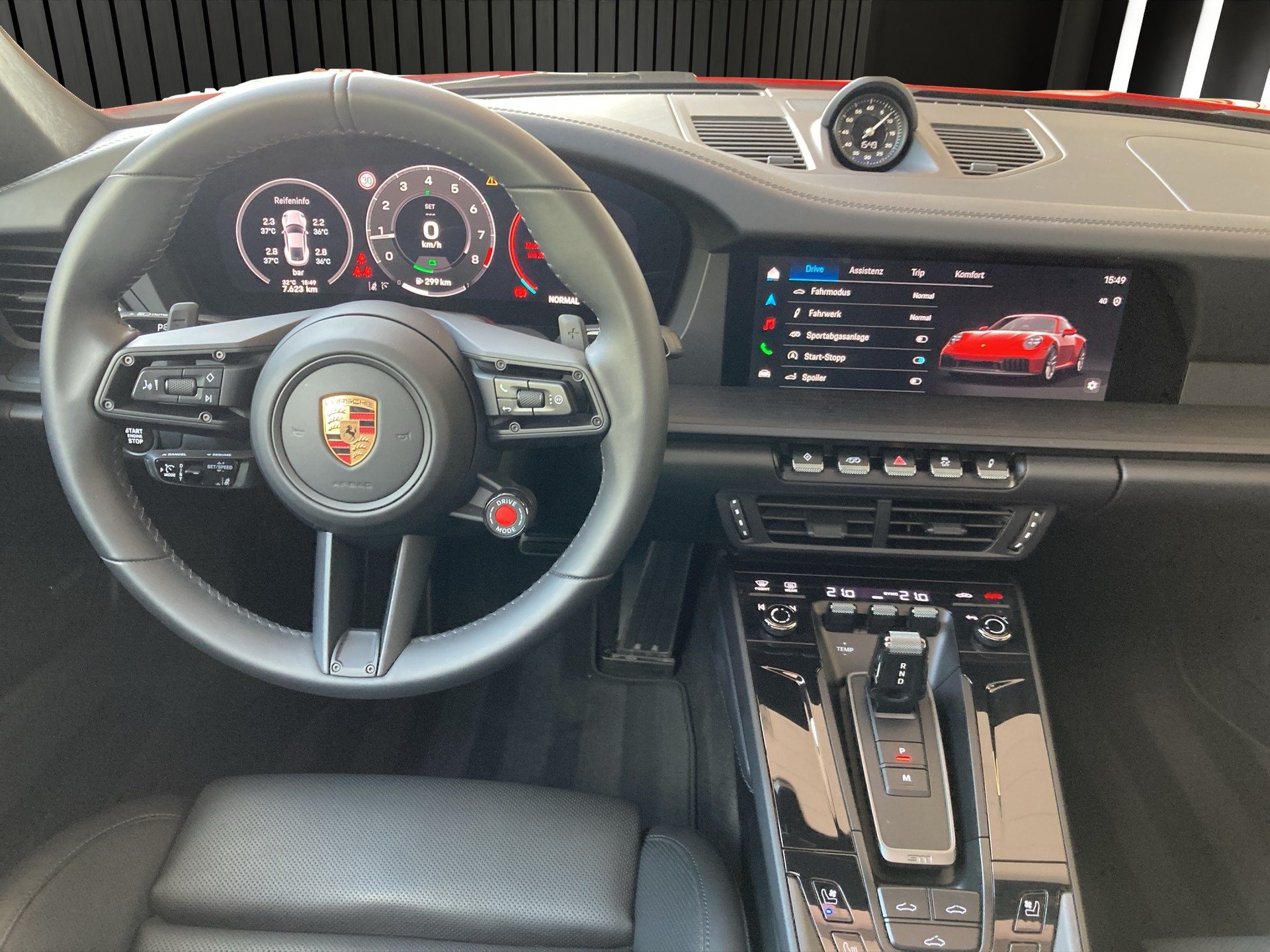 PORSCHE 911 Carrera GTS-image-12