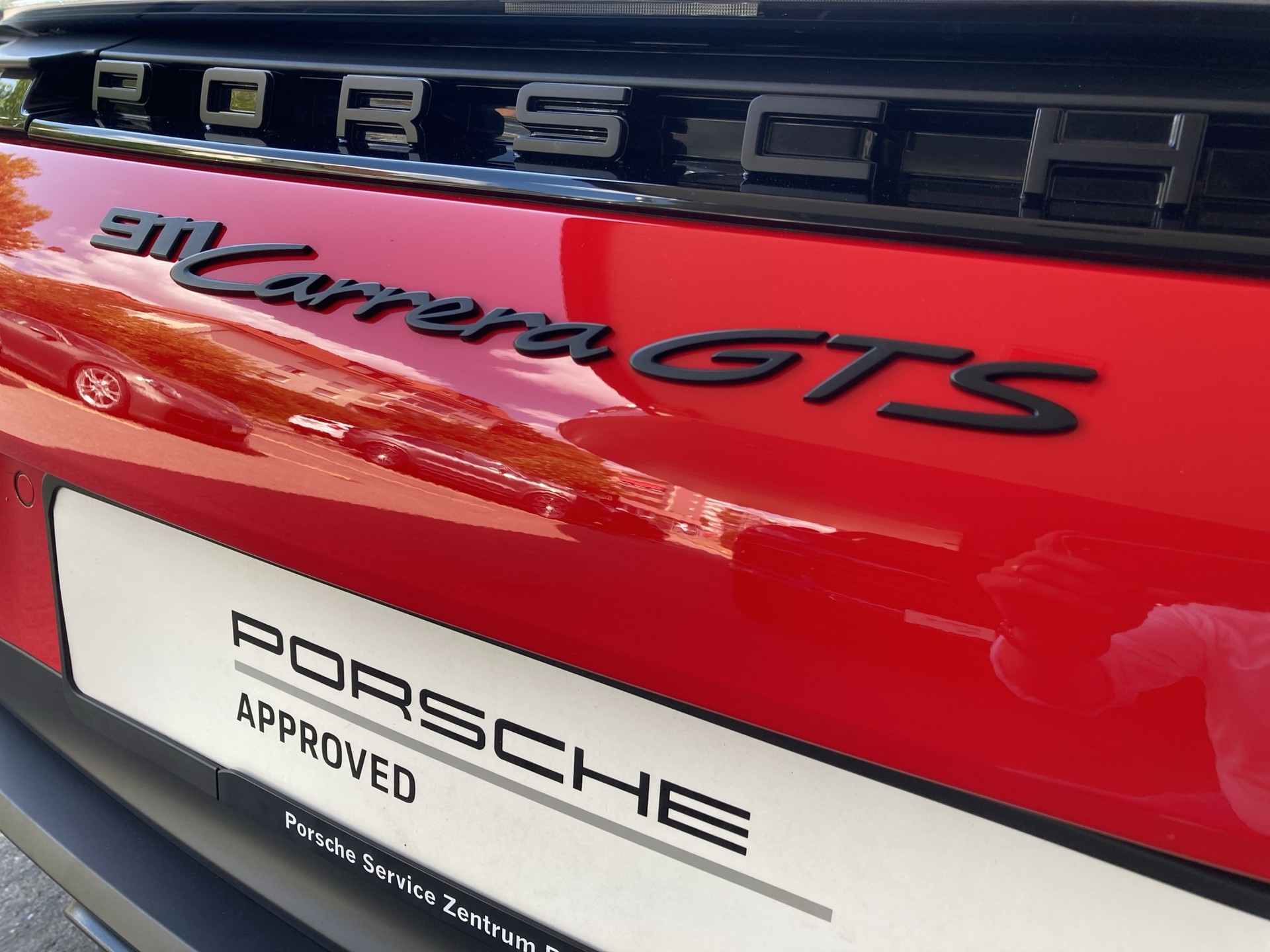 PORSCHE 911 Carrera GTS-image-19