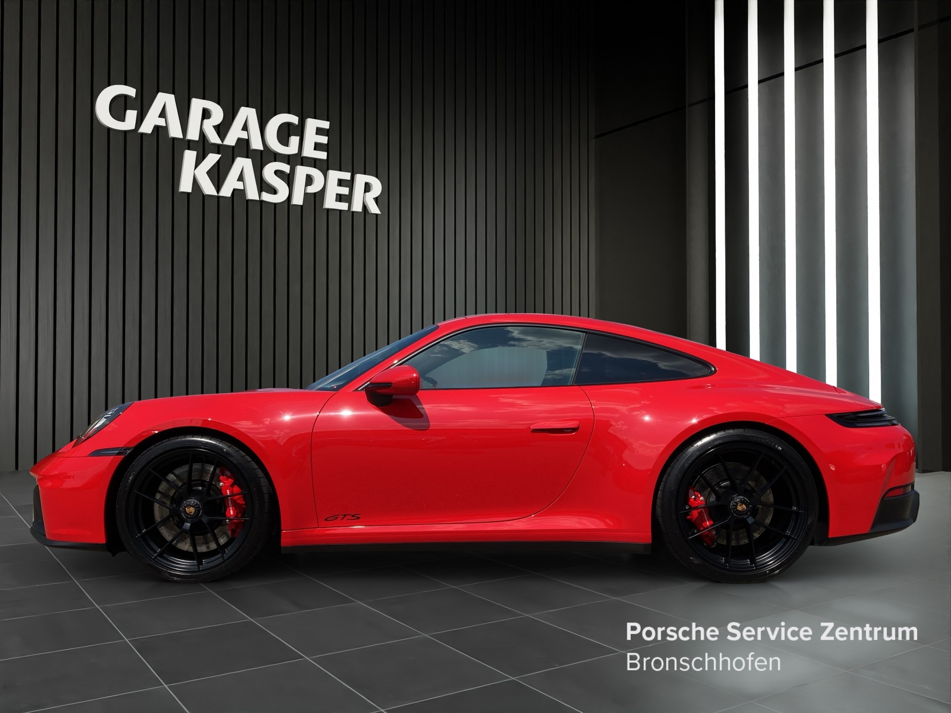 PORSCHE 911 Carrera GTS-image-1