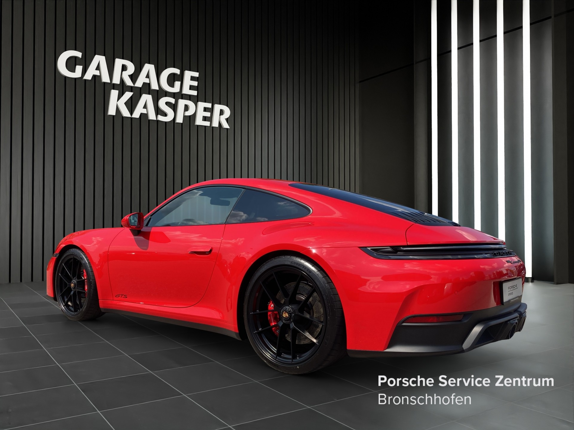 PORSCHE 911 Carrera GTS-image-2