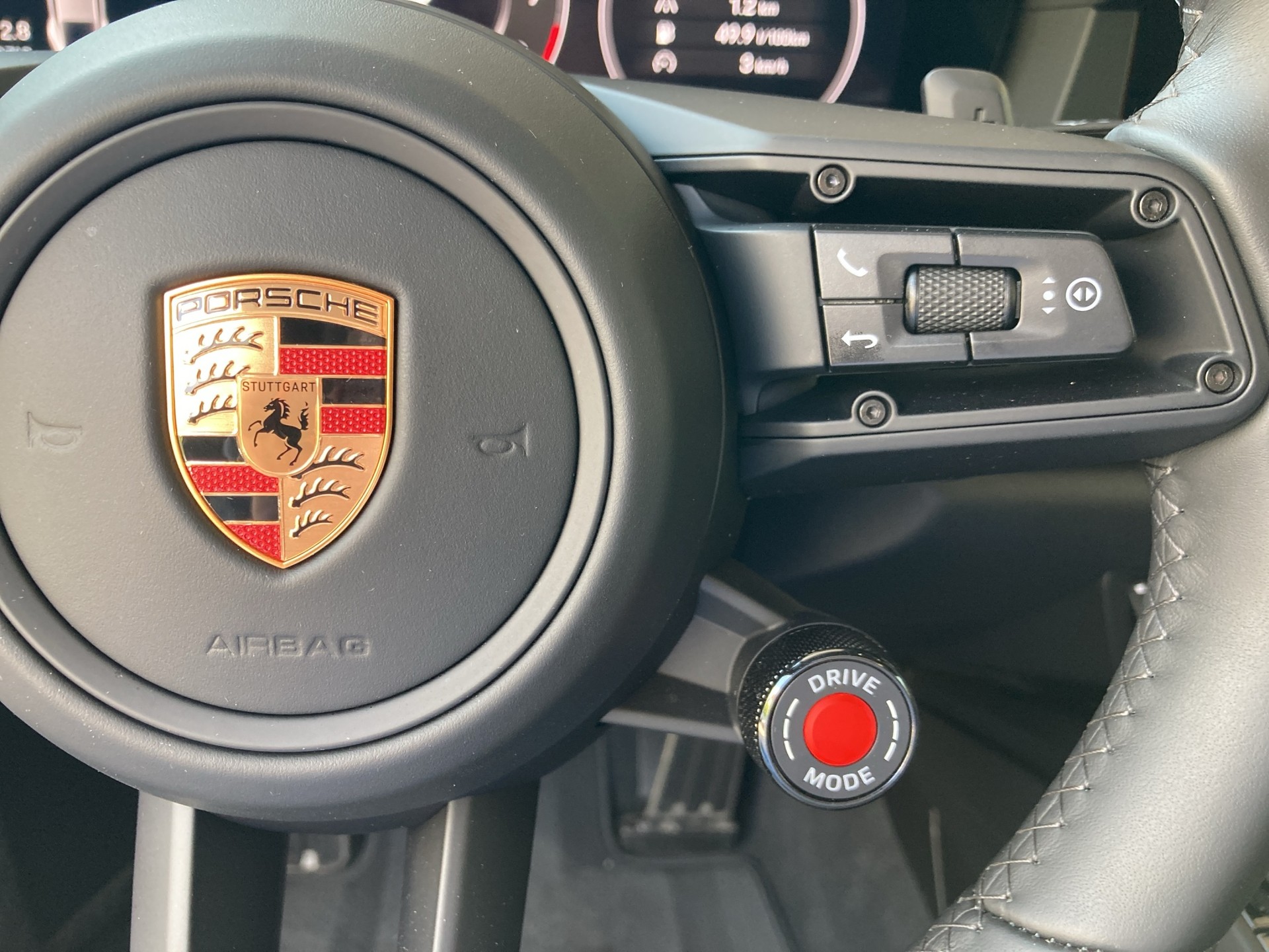 PORSCHE 911 Carrera GTS-image-18