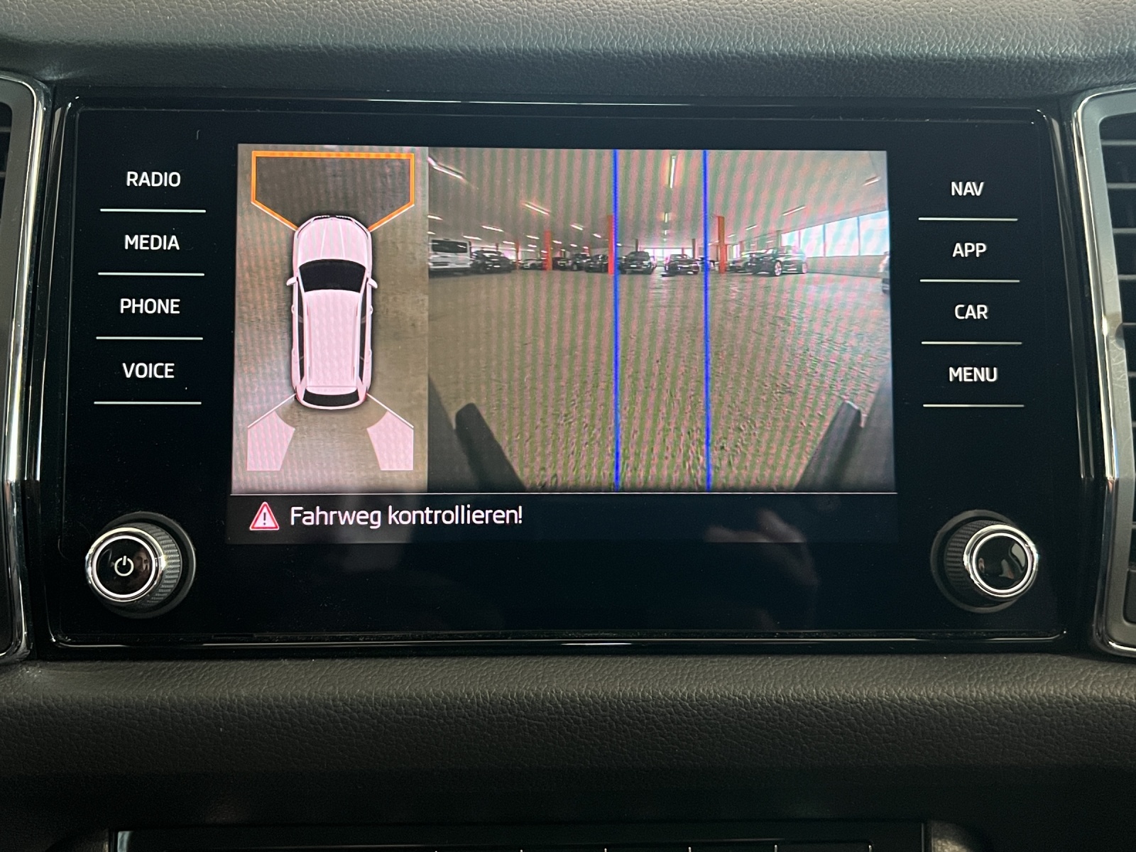 SKODA Kodiaq 2.0 TDI CR Style 4x4 DSG-image-17