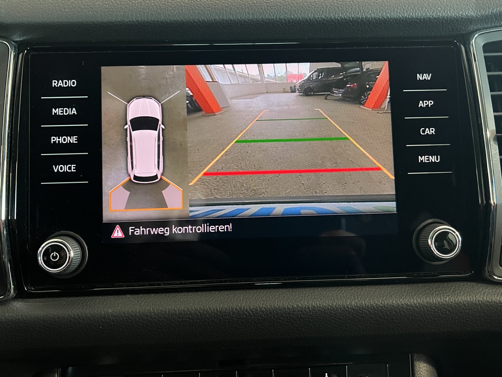 SKODA Kodiaq 2.0 TDI CR Style 4x4 DSG-image-15