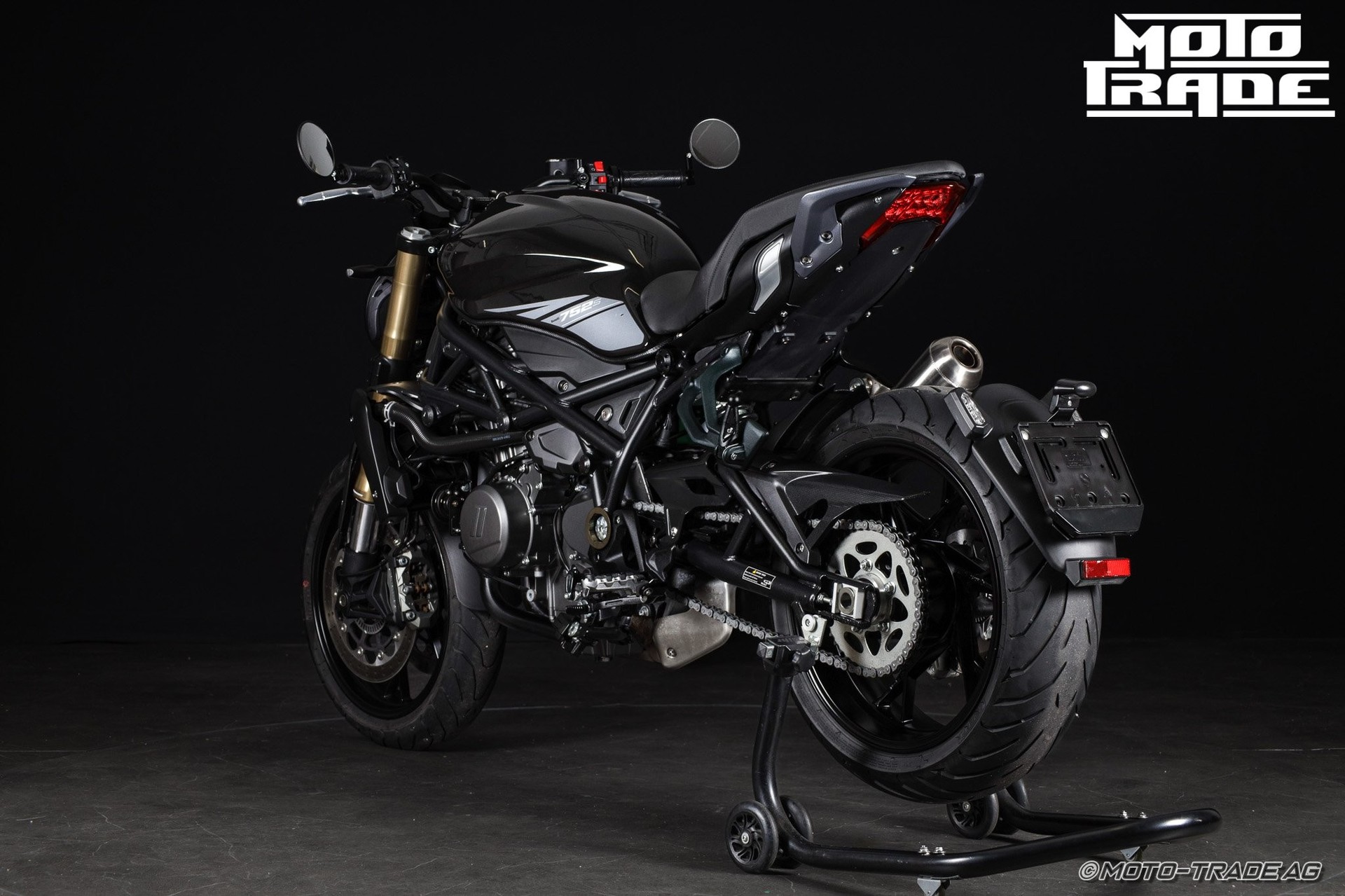 BENELLI 752 S-showroom-element-3