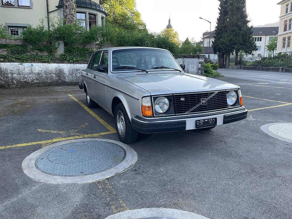 VOLVO 244-image-0