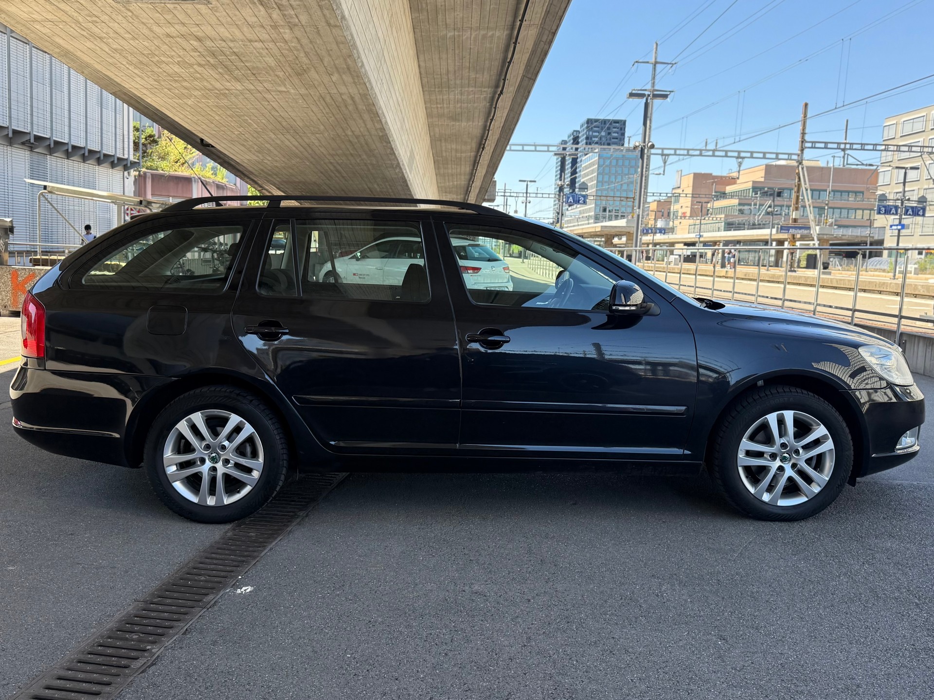 SKODA Octavia Combi 1.8 TSI Swiss Adventure 4x4-image-3