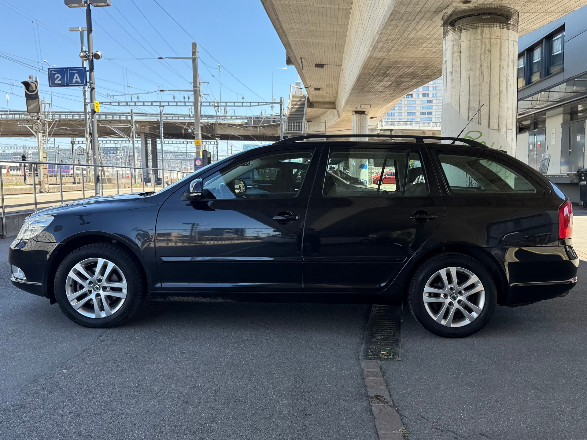 SKODA Octavia Combi 1.8 TSI Swiss Adventure 4x4-image-4