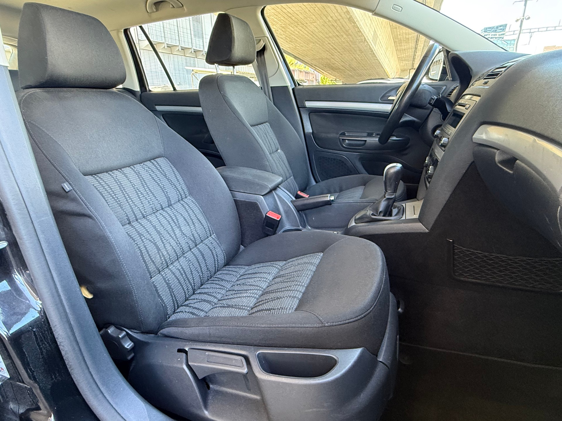 SKODA Octavia Combi 1.8 TSI Swiss Adventure 4x4-image-12