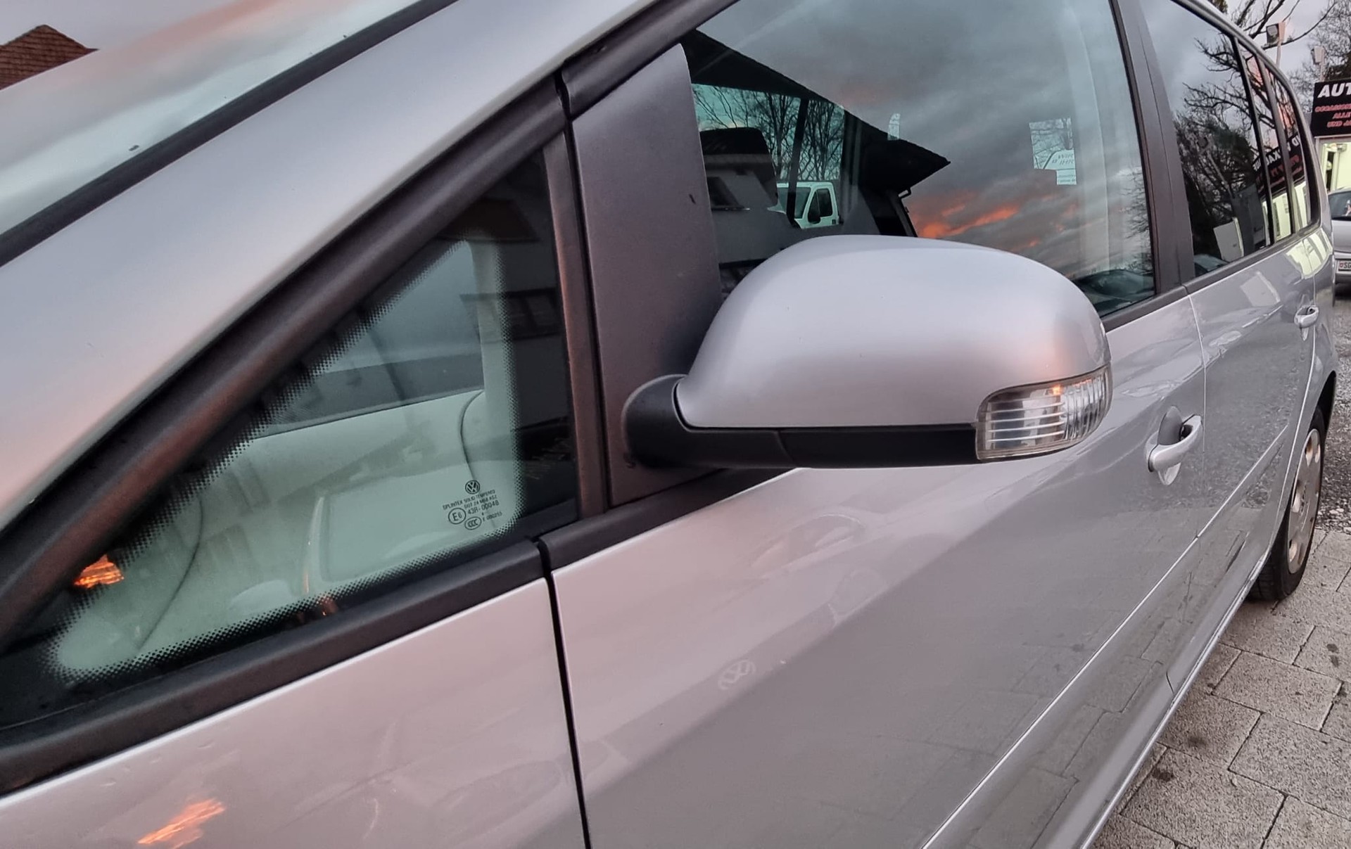 VW Touran 2.0 TDI Trendline-image-6