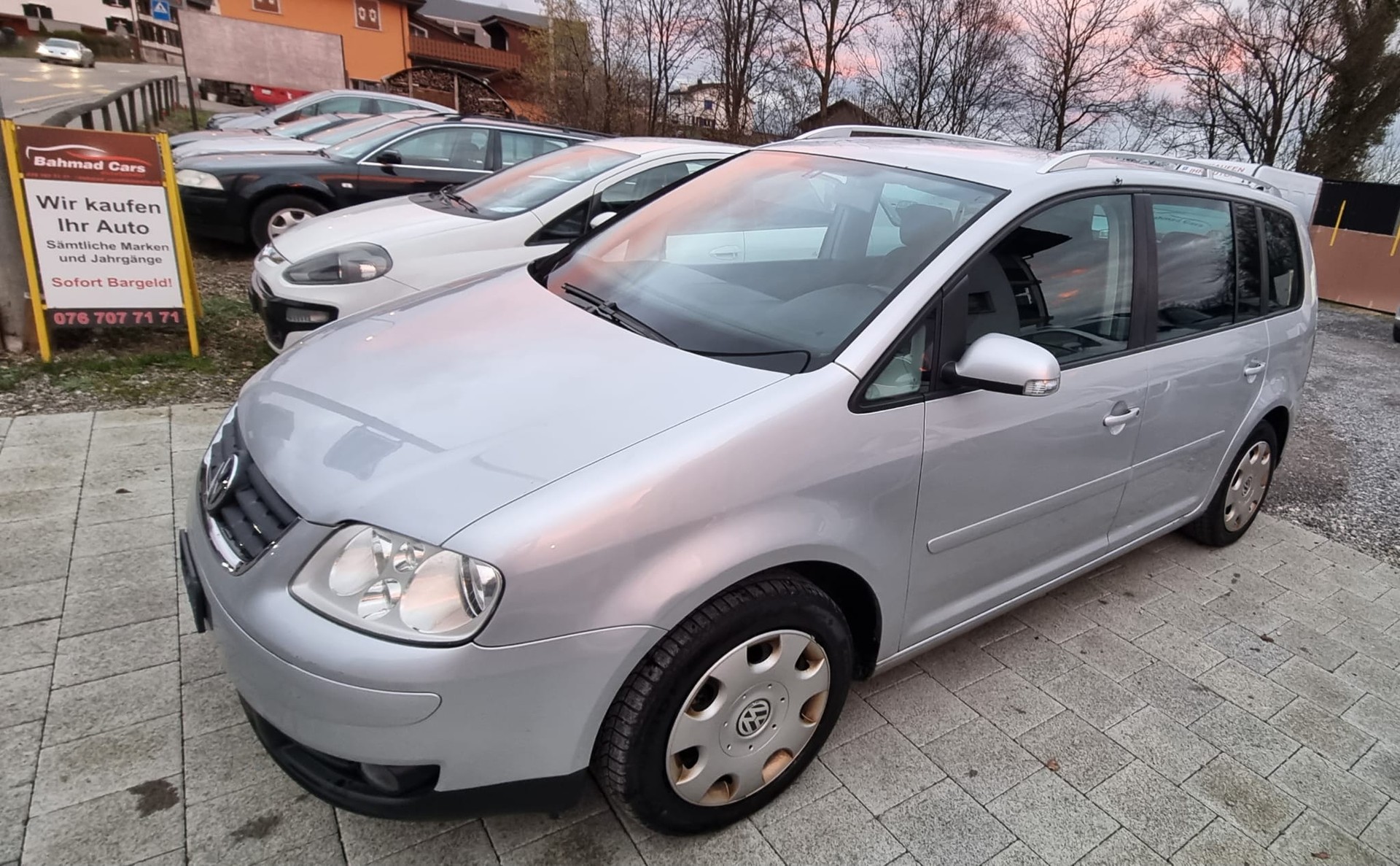 VW Touran 2.0 TDI Trendline-image-3