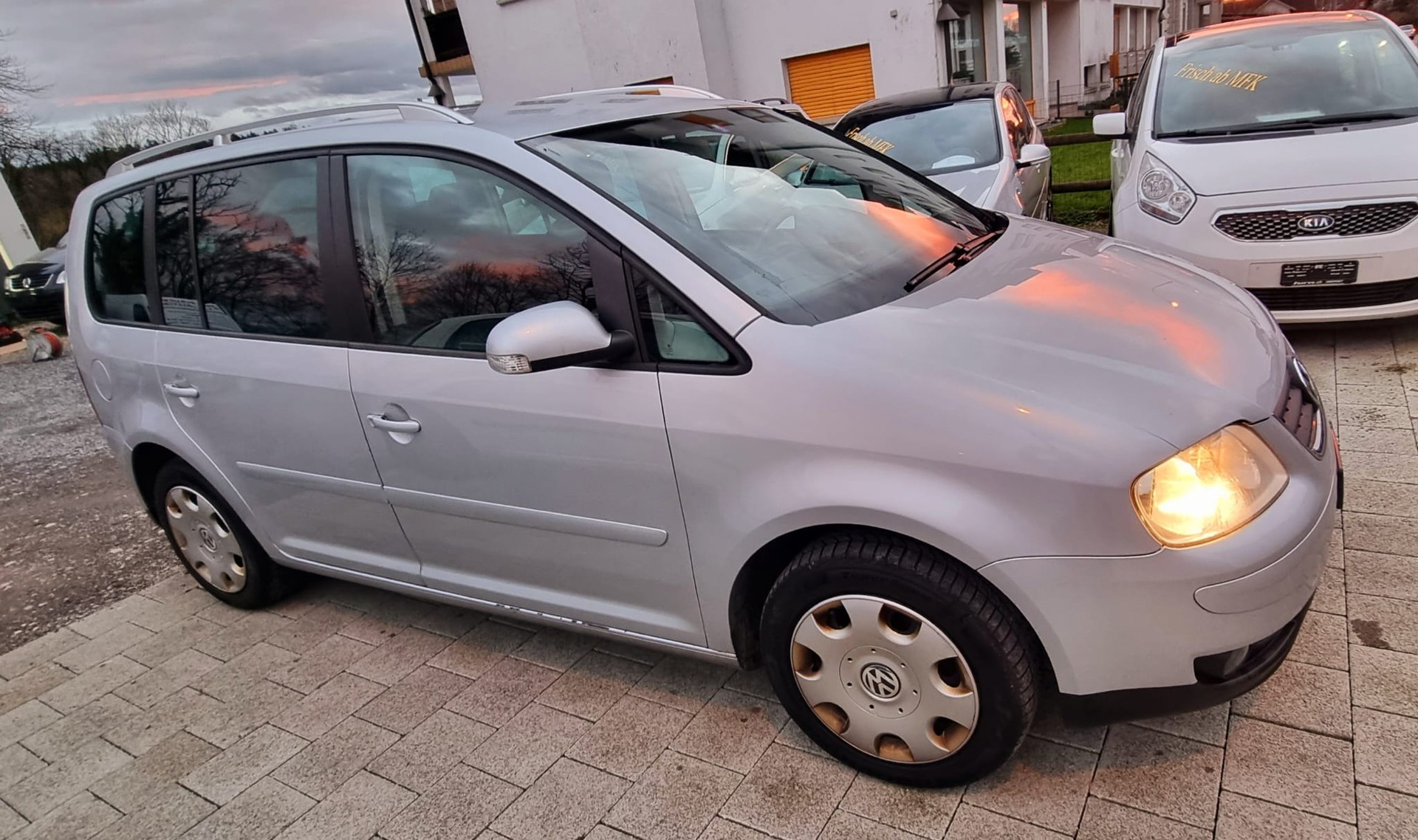 VW Touran 2.0 TDI Trendline-image-2