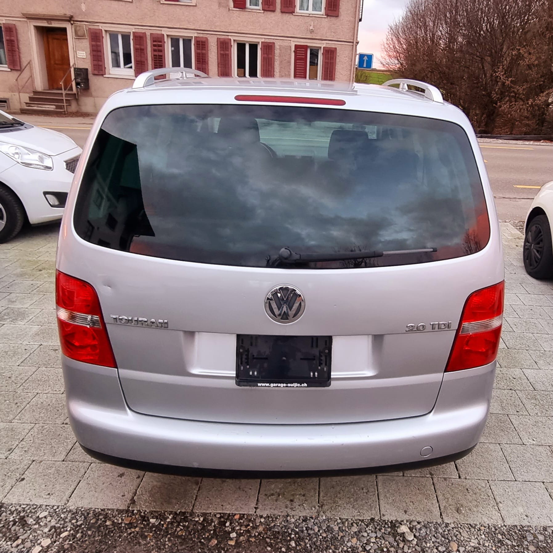 VW Touran 2.0 TDI Trendline-image-4